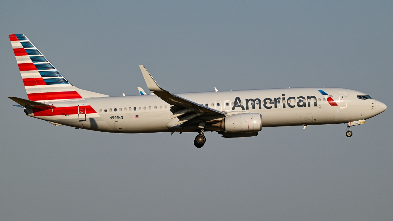 Full size: American Airlines Boeing 737-800 N991NN at Dallas-Fort Worth International Airport