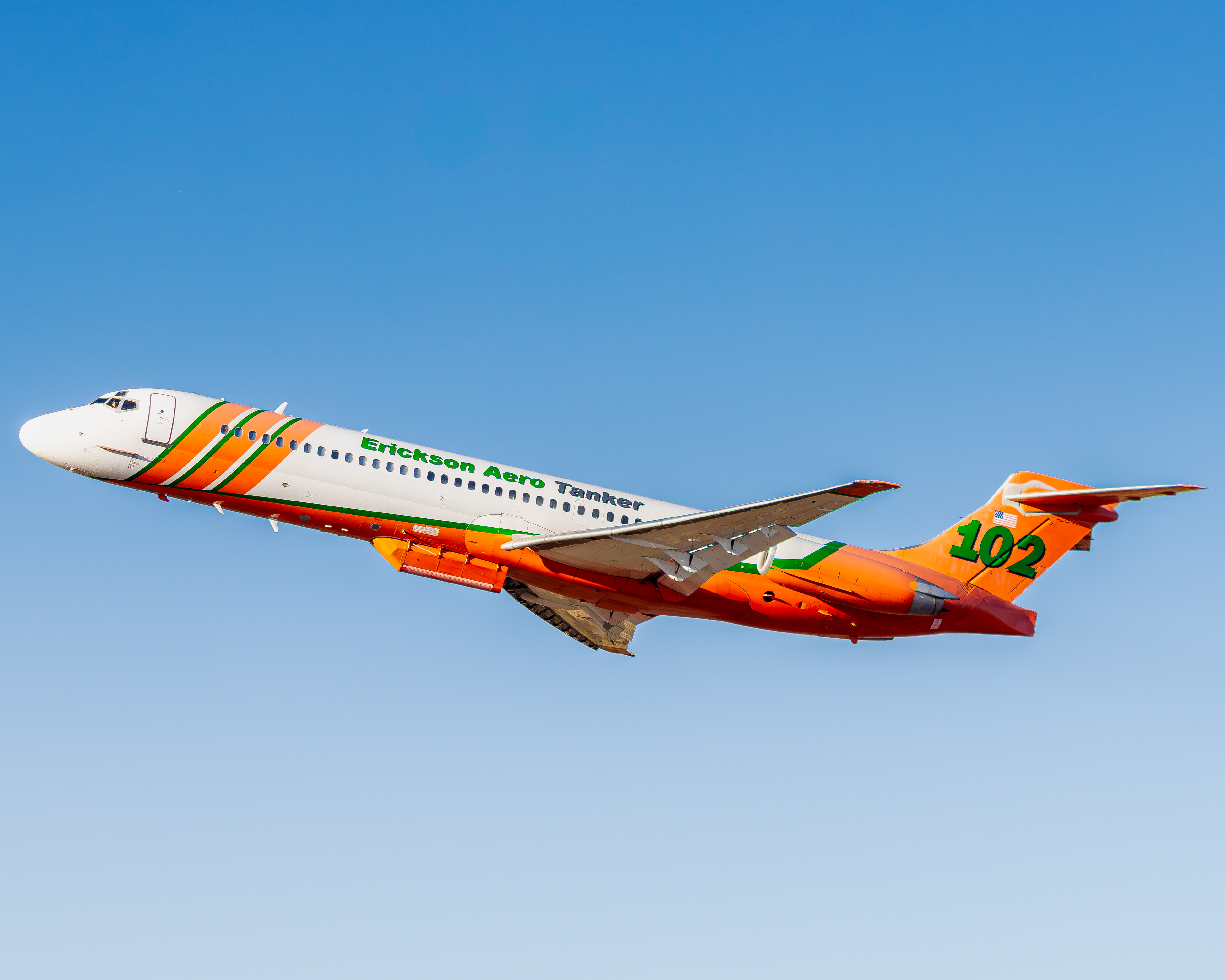 Full size: Erickson Aero Tanker McDonnell Douglas MD-87 N292EA at Roberts Field Airport