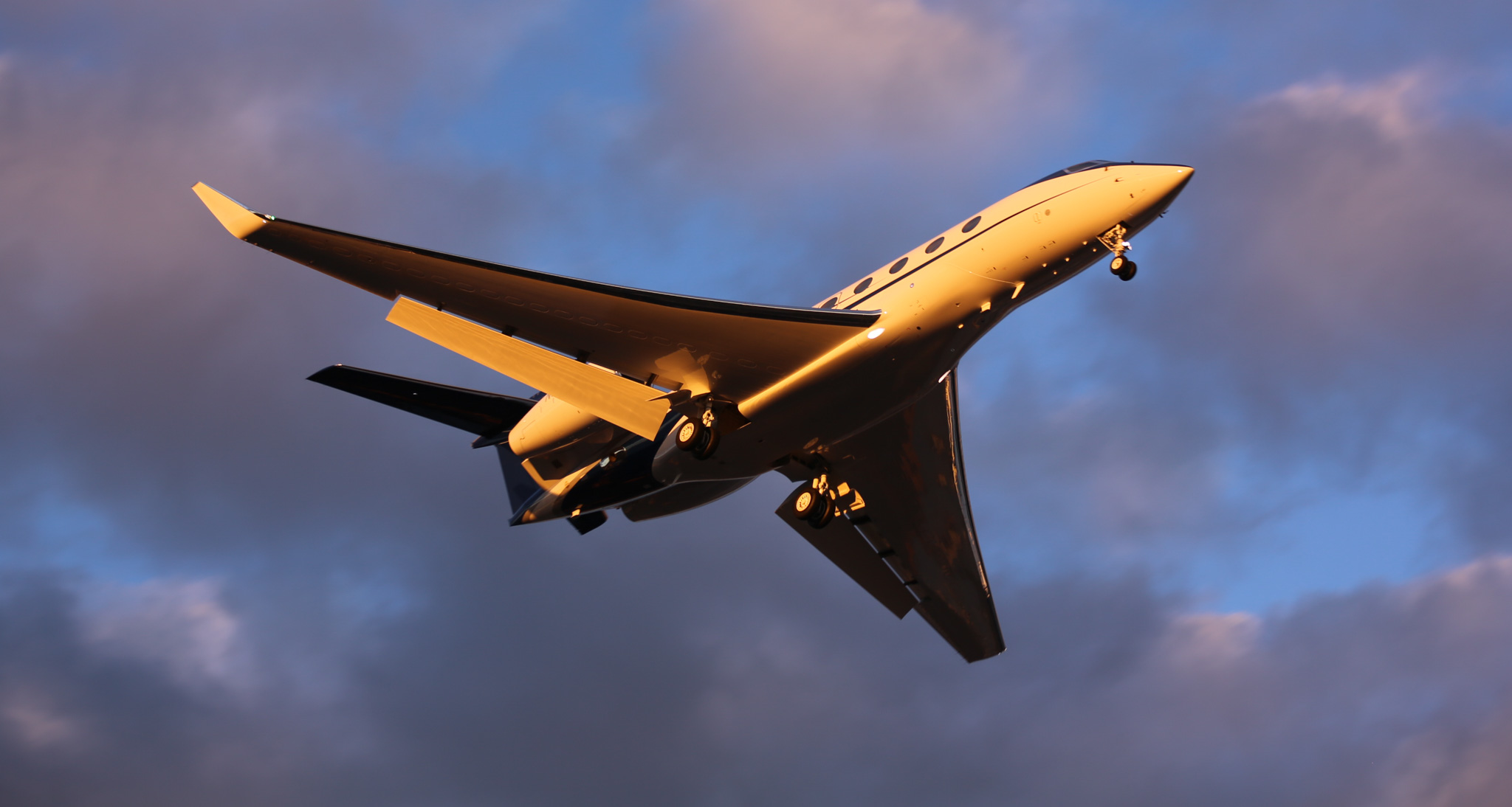 Full size: Jet Aviation Gulfstream G650 N545AR at Teterboro Airport