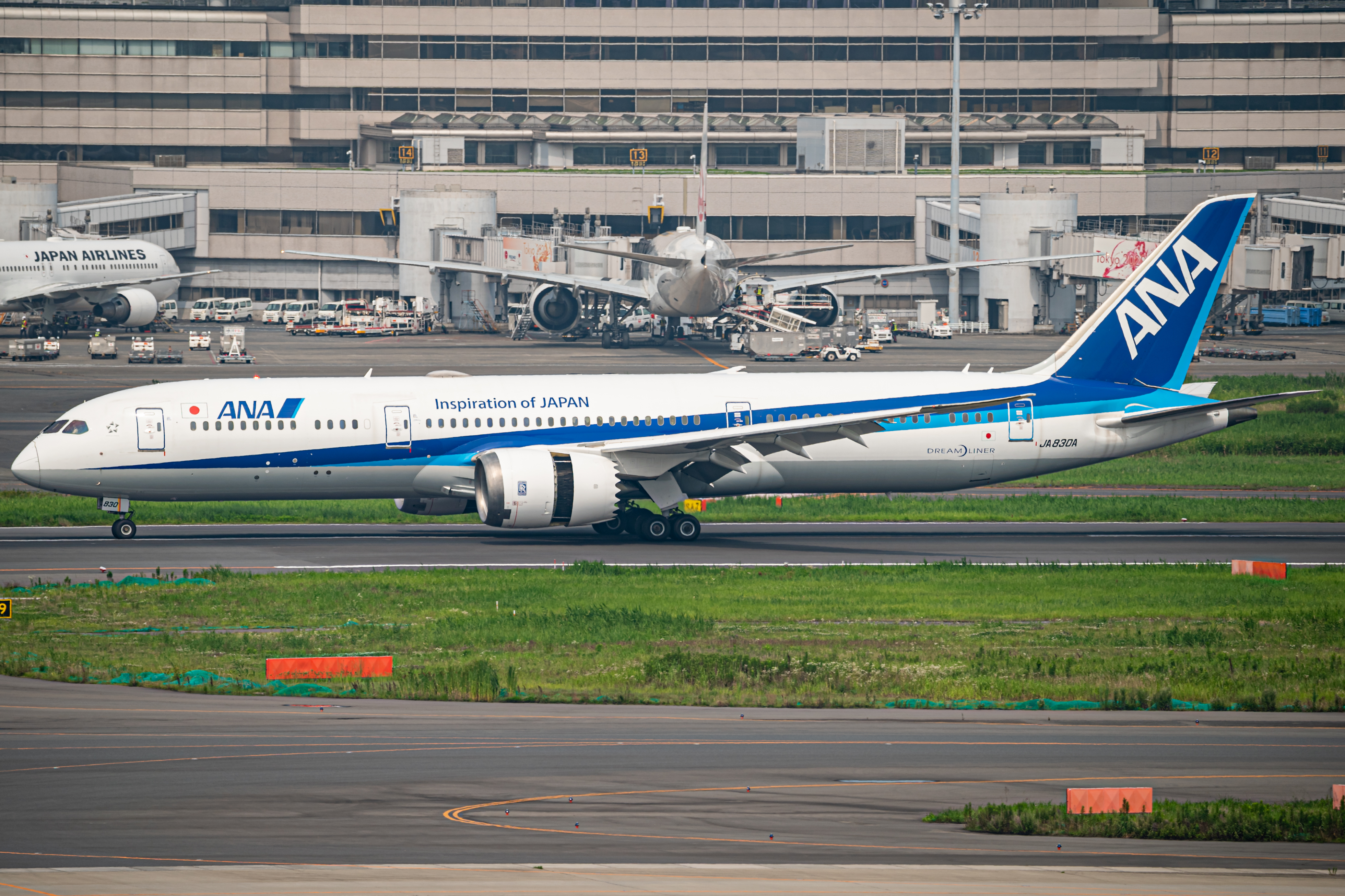 Full size: All Nippon Airways Boeing 787-9 JA830A at Tokyo-Haneda Airport