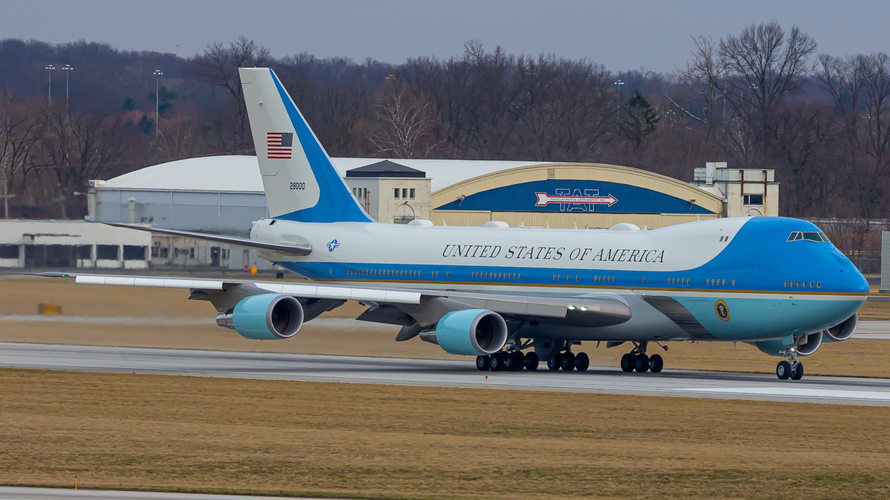 Full size: USAF - United States Air Force Boeing VC-25A 82-8000 at John Glenn Columbus International Airport
