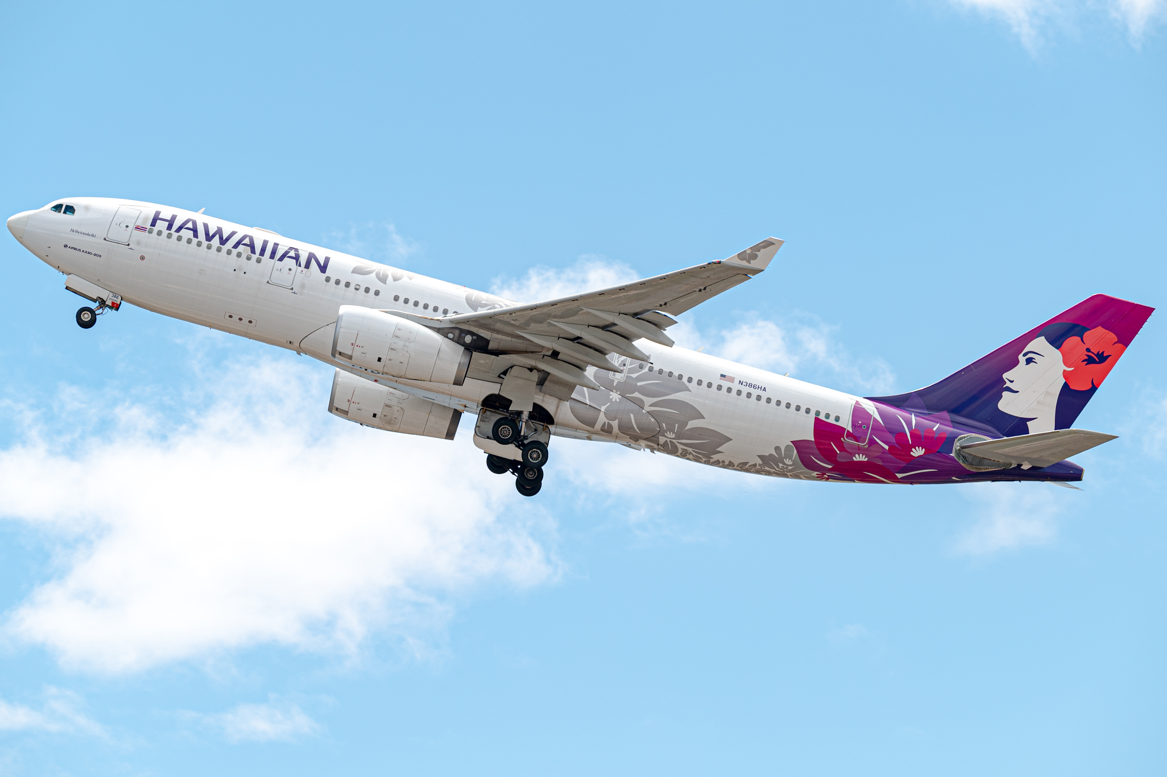 Full size: Hawaiian Airlines Airbus A330-200 N386HA at Daniel K Inouye International Airport