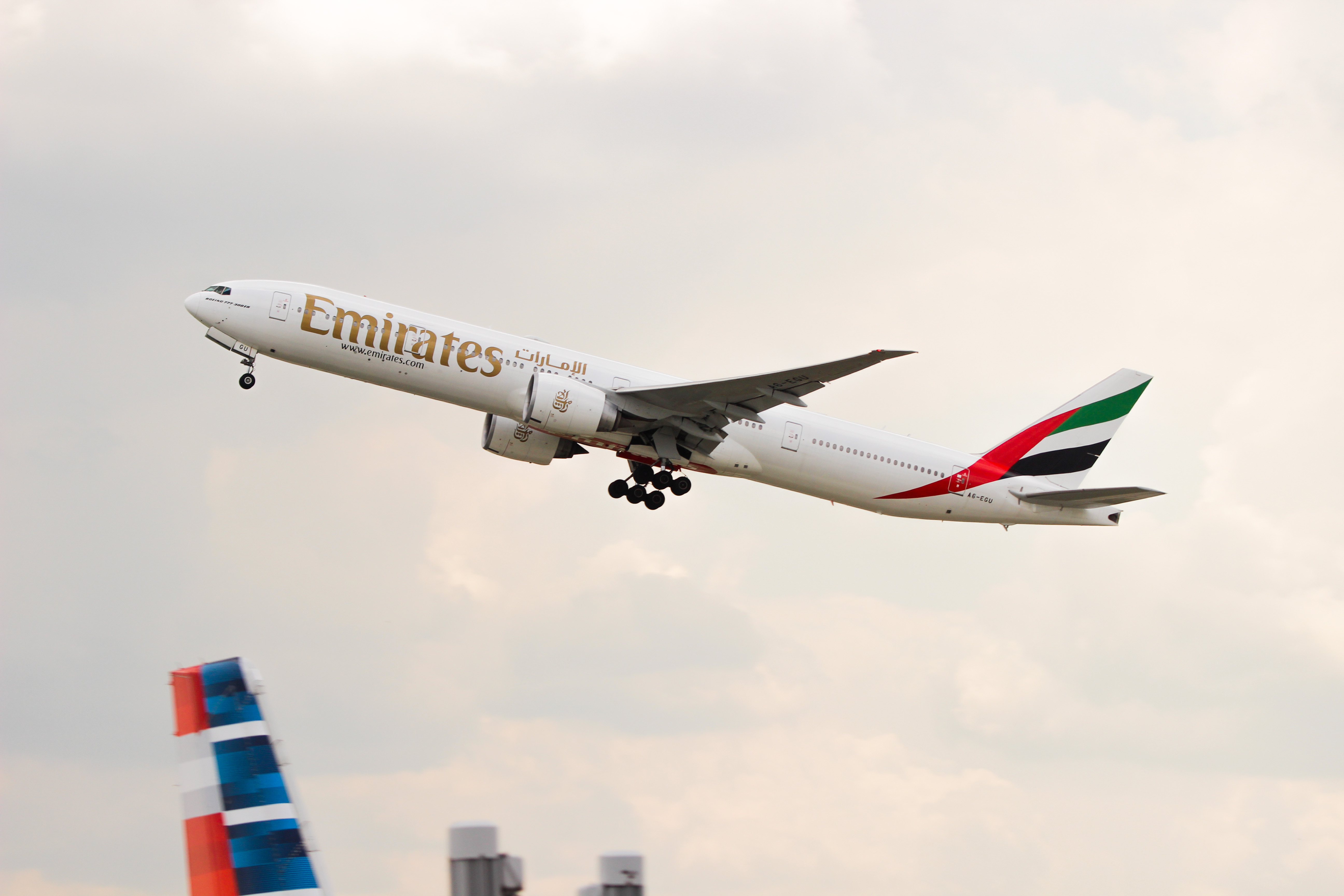 Full size: Emirates Boeing 777-300ER A6-EGU at Chicago O'Hare International Airport