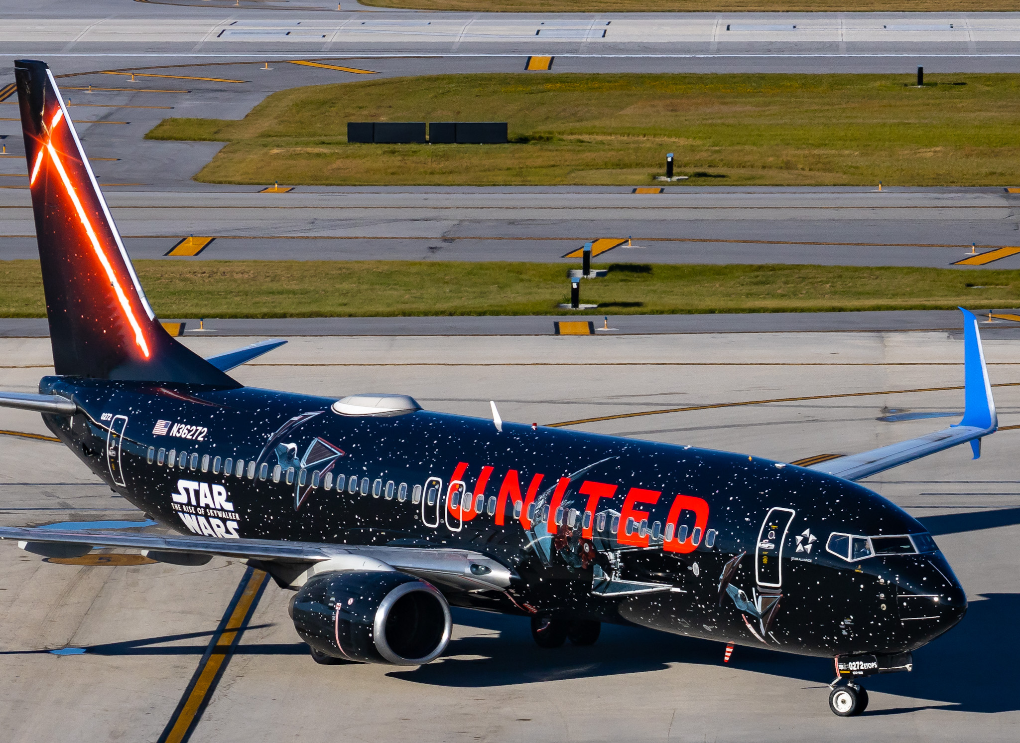 Full size: United Airlines Boeing 737-800 N36272 at Fort Lauderdale/Hollywood International Airport