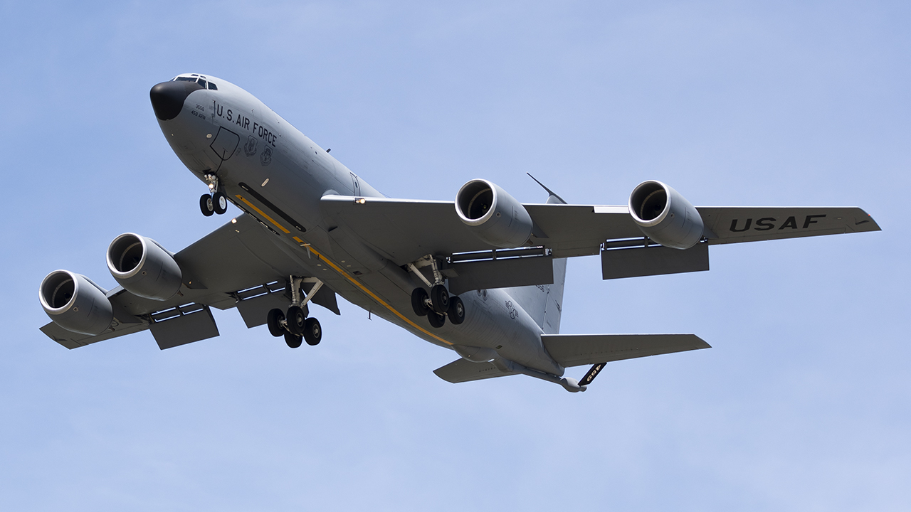Full size: USAF - United States Air Force Boeing KC-135 Stratotanker 62-3556 at Joint Base Andrews