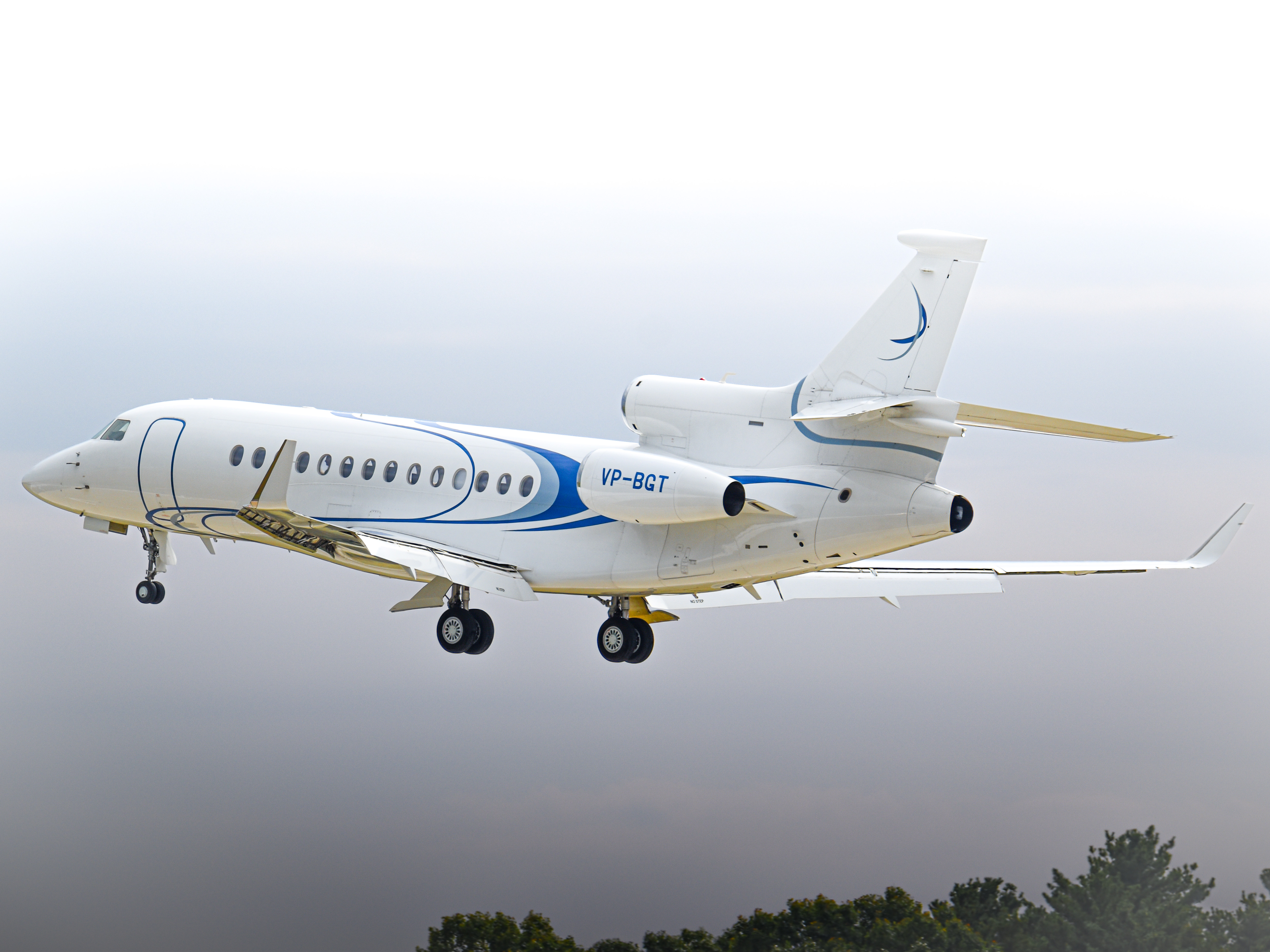 Full size: PRIVATE Dassault Falcon 7X VP-BGT at Portsmouth International Airport at Pease