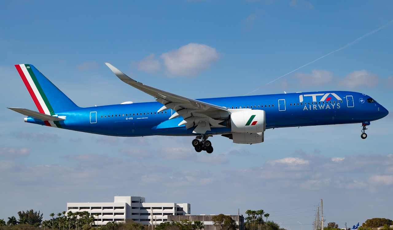 Full size: ITA Airways Airbus A350-900 EI-IBF at Miami International Airport