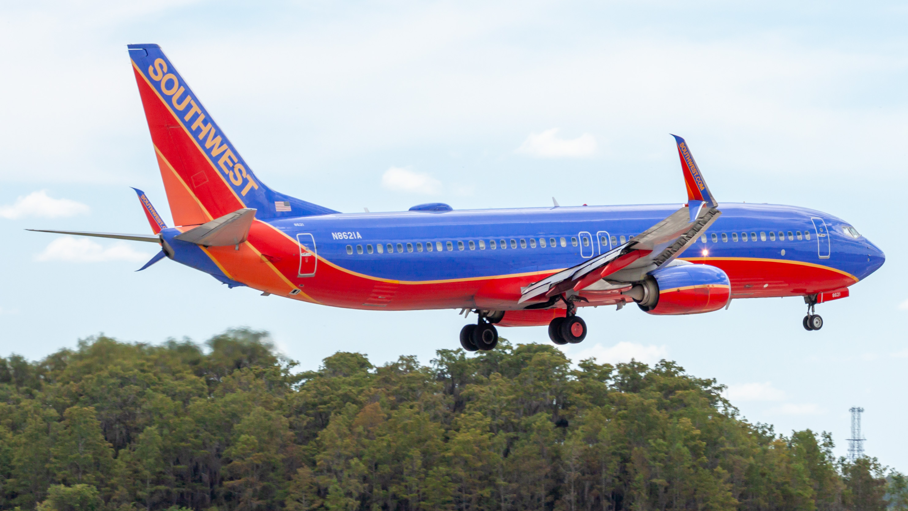 Full size: Southwest Airlines Boeing 737-800 N8621A at Orlando International Airport