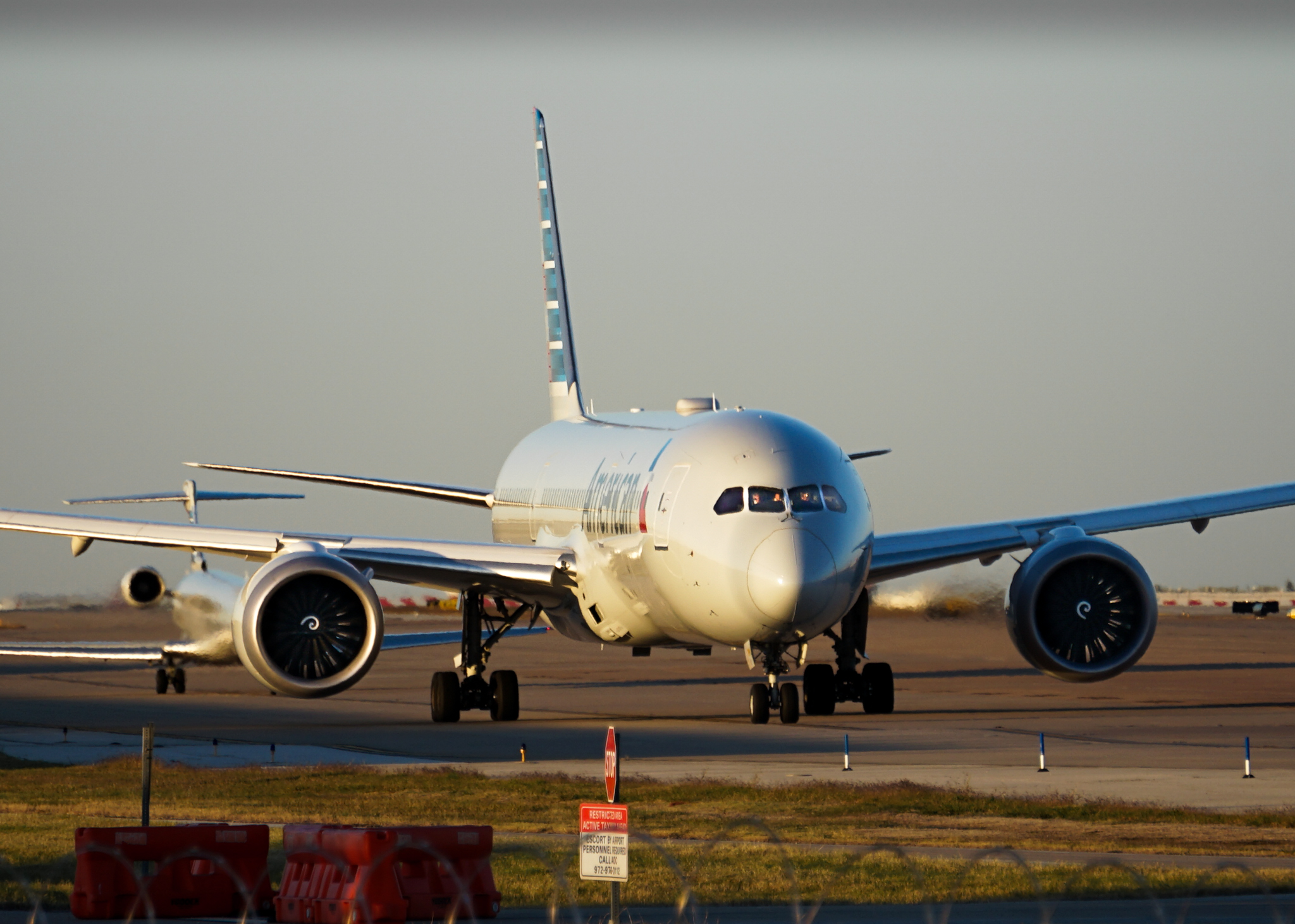 Full size: American Airlines Boeing 787-9 N841AN at Dallas-Fort Worth International Airport
