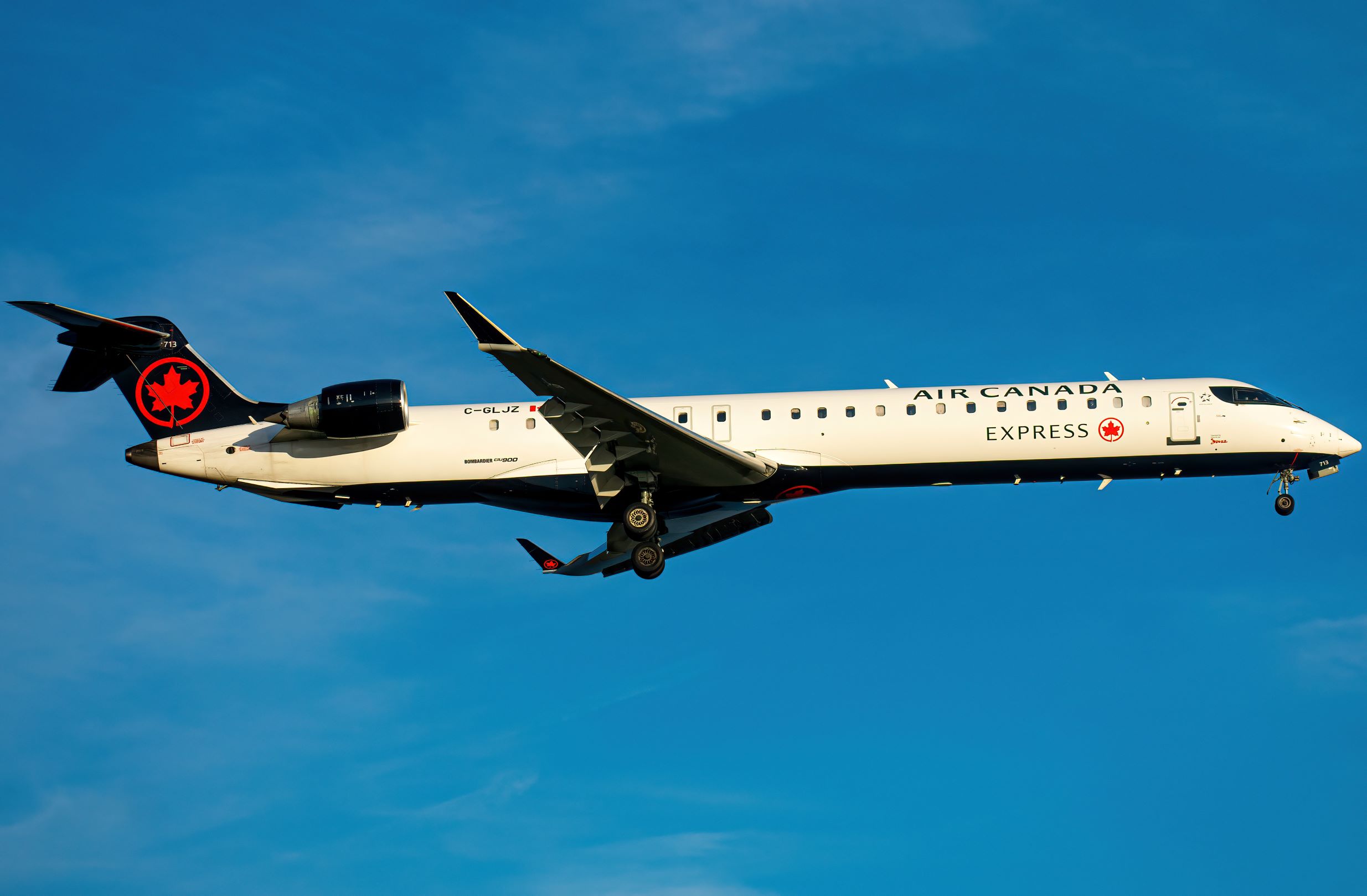 Full size: Air Canada Express Mitsubishi CRJ-900 C-GLZJ at Ronald Reagan National Airport