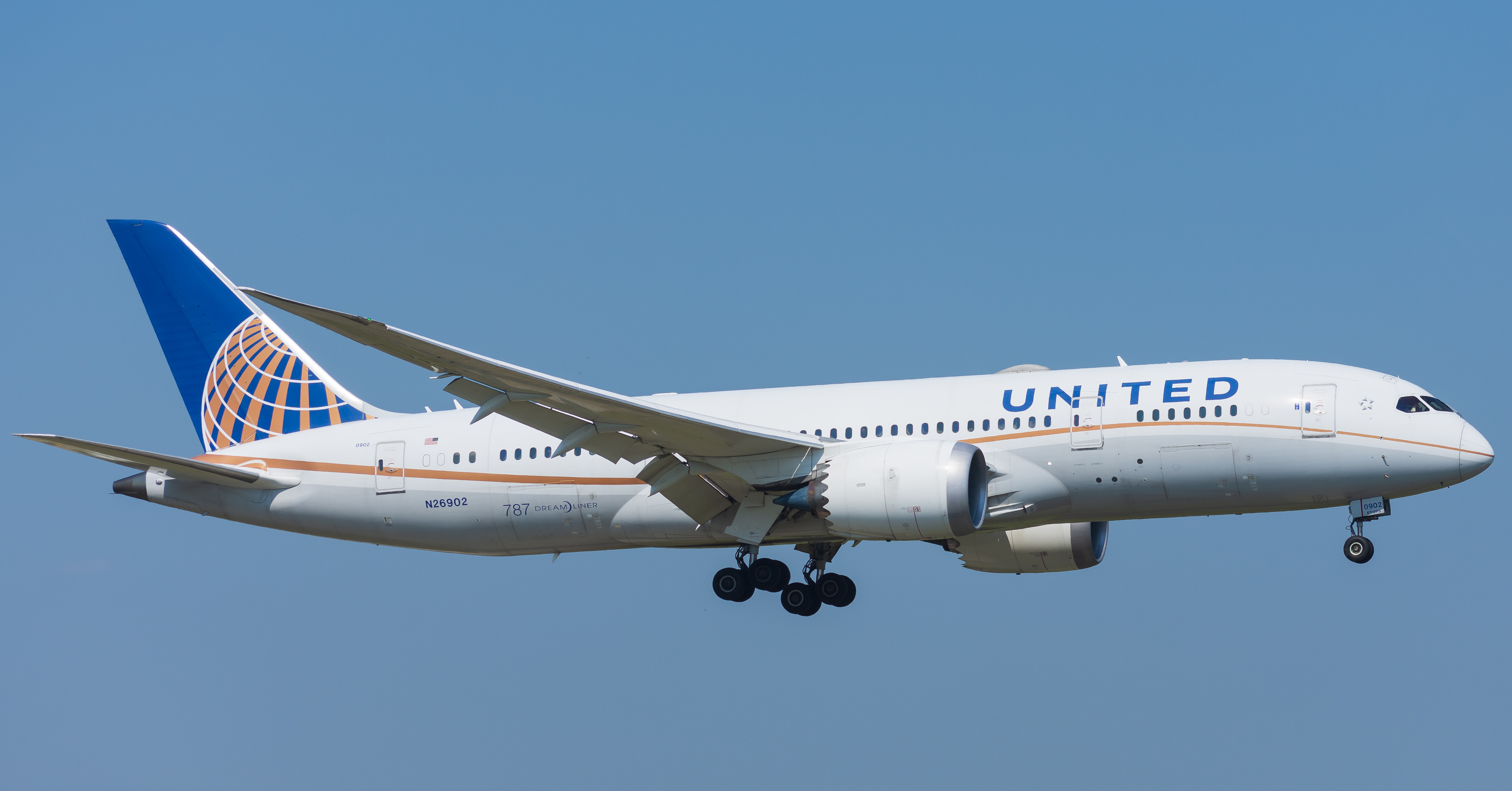 Full size: United Airlines Boeing 787-8 N26902 at Chicago O'Hare International Airport