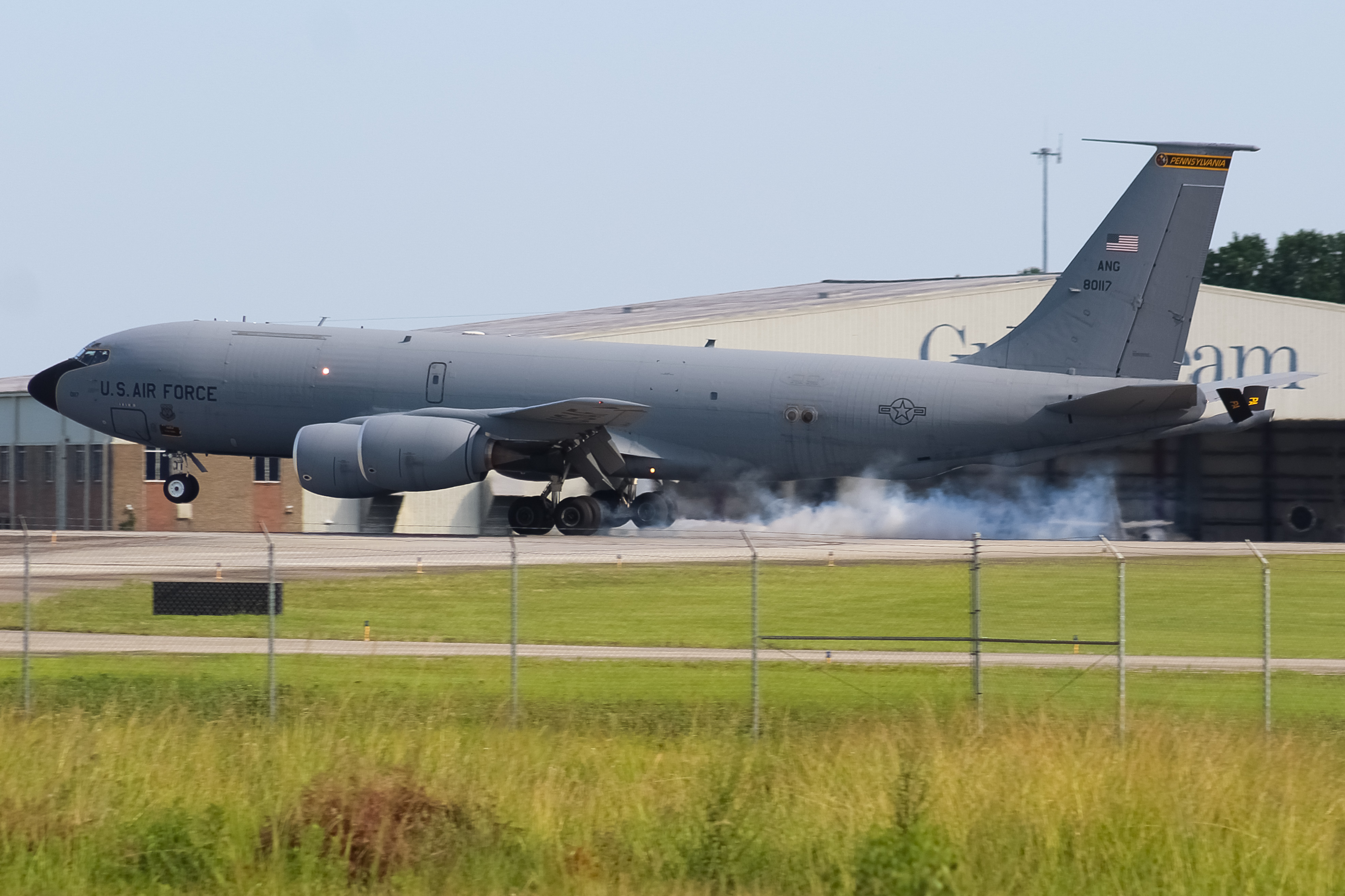 Full size: USAF - United States Air Force Boeing KC-135 Stratotanker 58-0117 at Savannah/Hilton Head International Airport