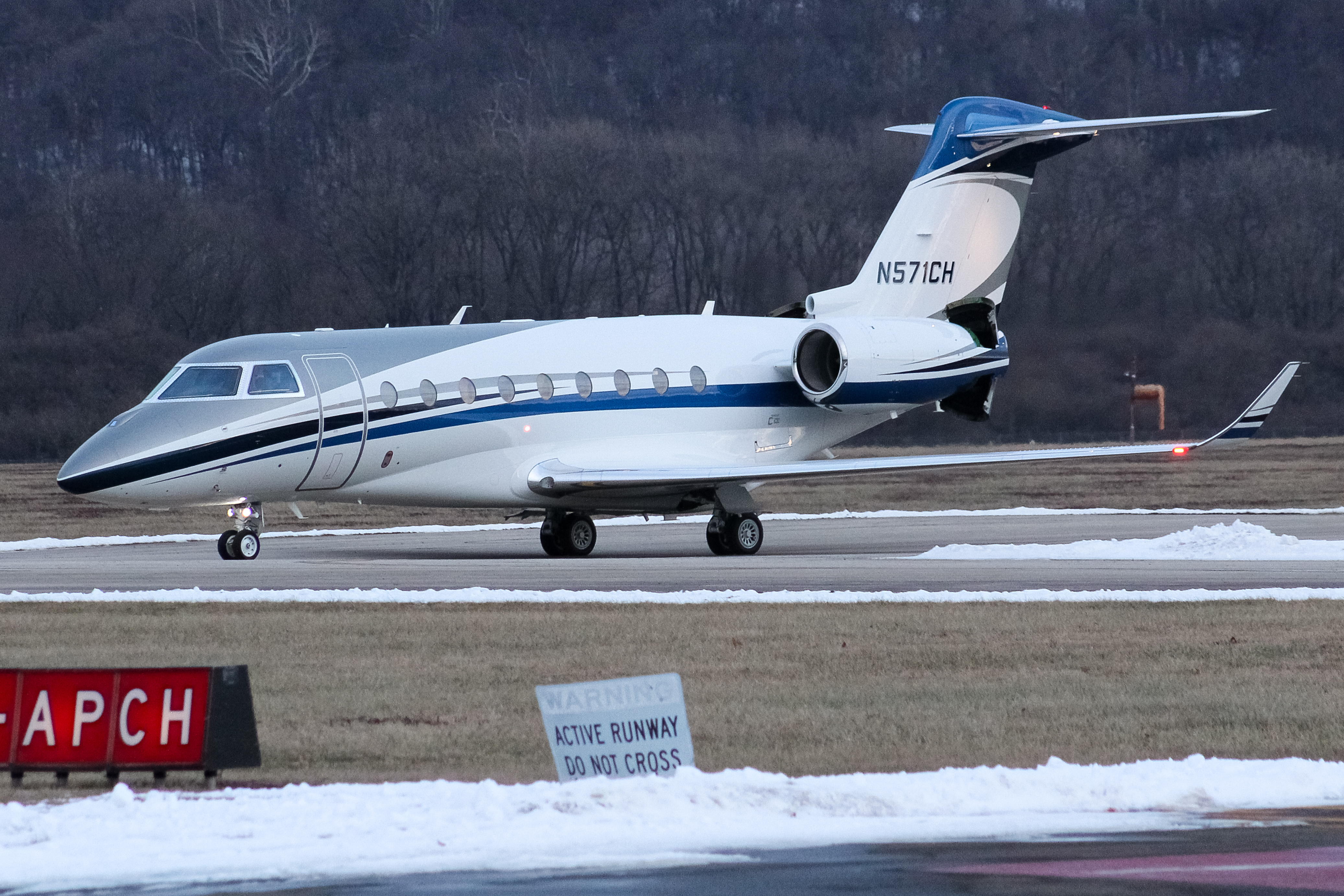 Full size: PRIVATE Gulfstream G280 N571CH at Cincinnati Municipal Airport/Lunken Field
