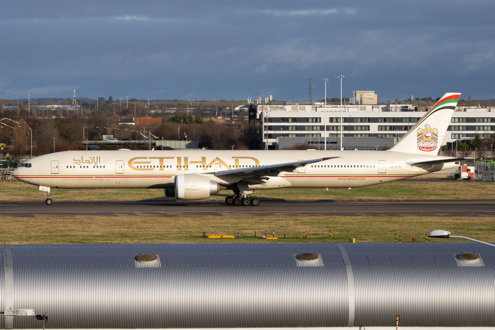 Full size: Etihad Airways Boeing 777-300ER A6-ETS at London Heathrow International Airport
