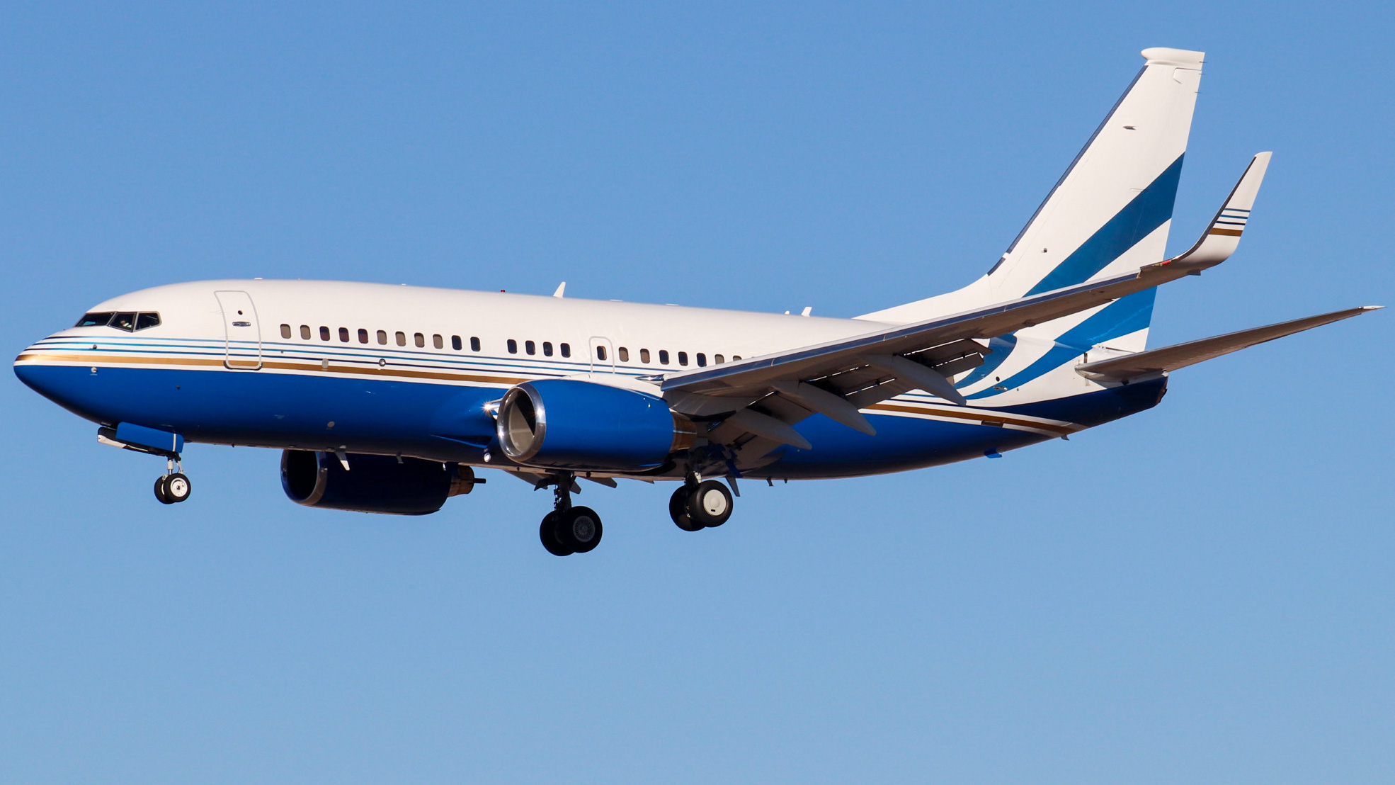 Full size: Las Vegas Sands  Boeing 737-700 N885LS at Harry Reid International Airport