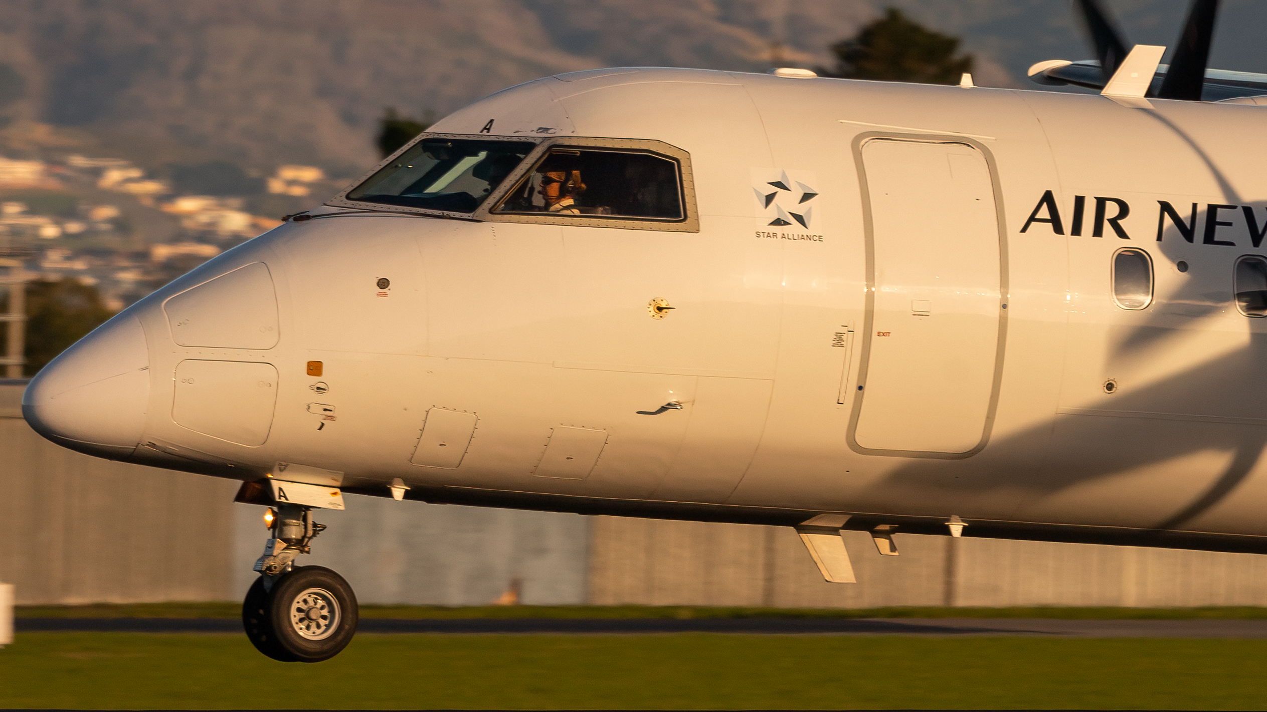Full size: Air New Zealand De Havilland Dash-8 q300 ZK-NEA at Christchurch International Airport