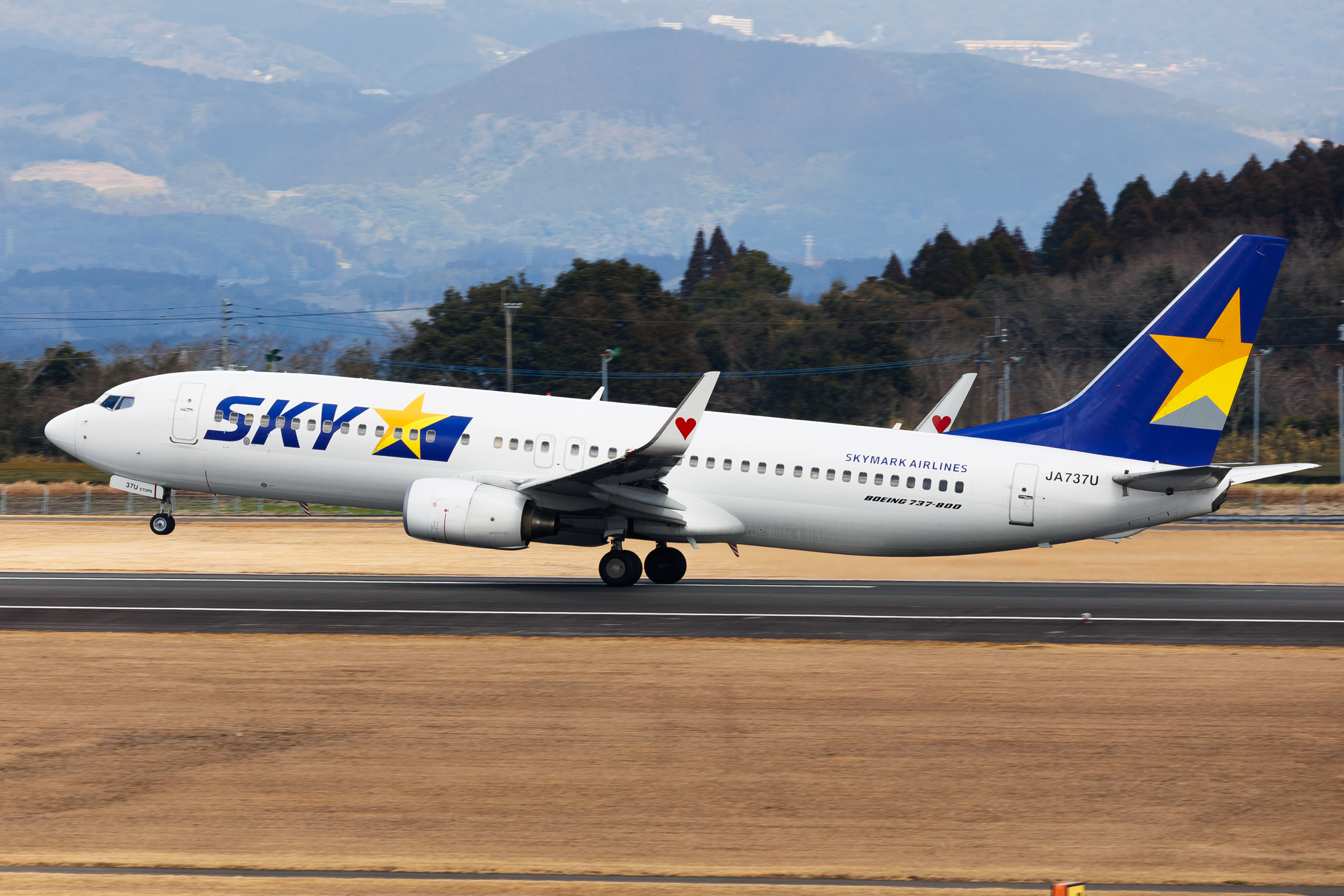 Full size: Skymark Airlines Boeing 737-800 JA737U at Kagoshima Airport
