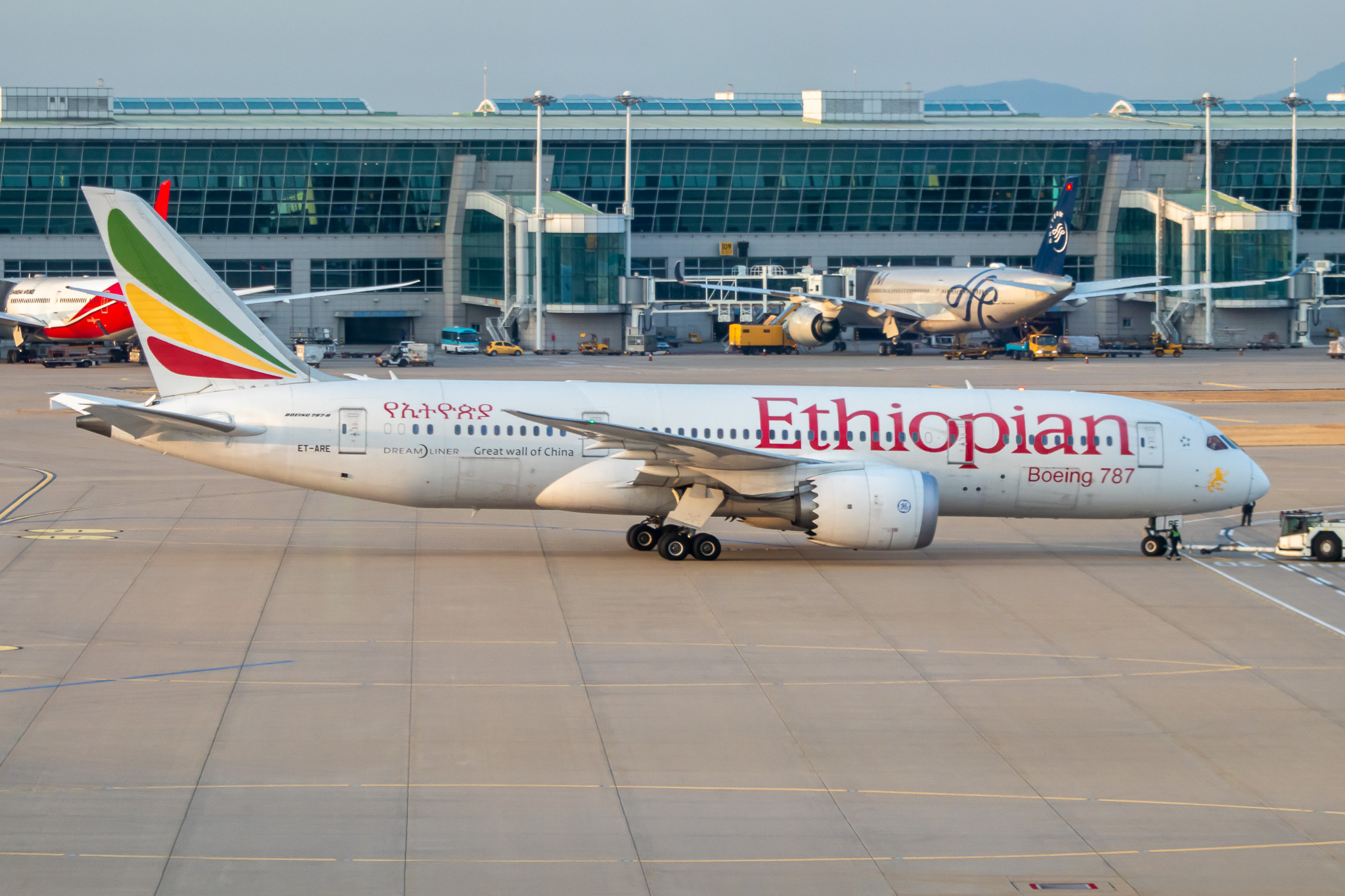 Full size: Ethiopian Boeing 787-8 ET-ARE at Seoul-Incheon International Airport