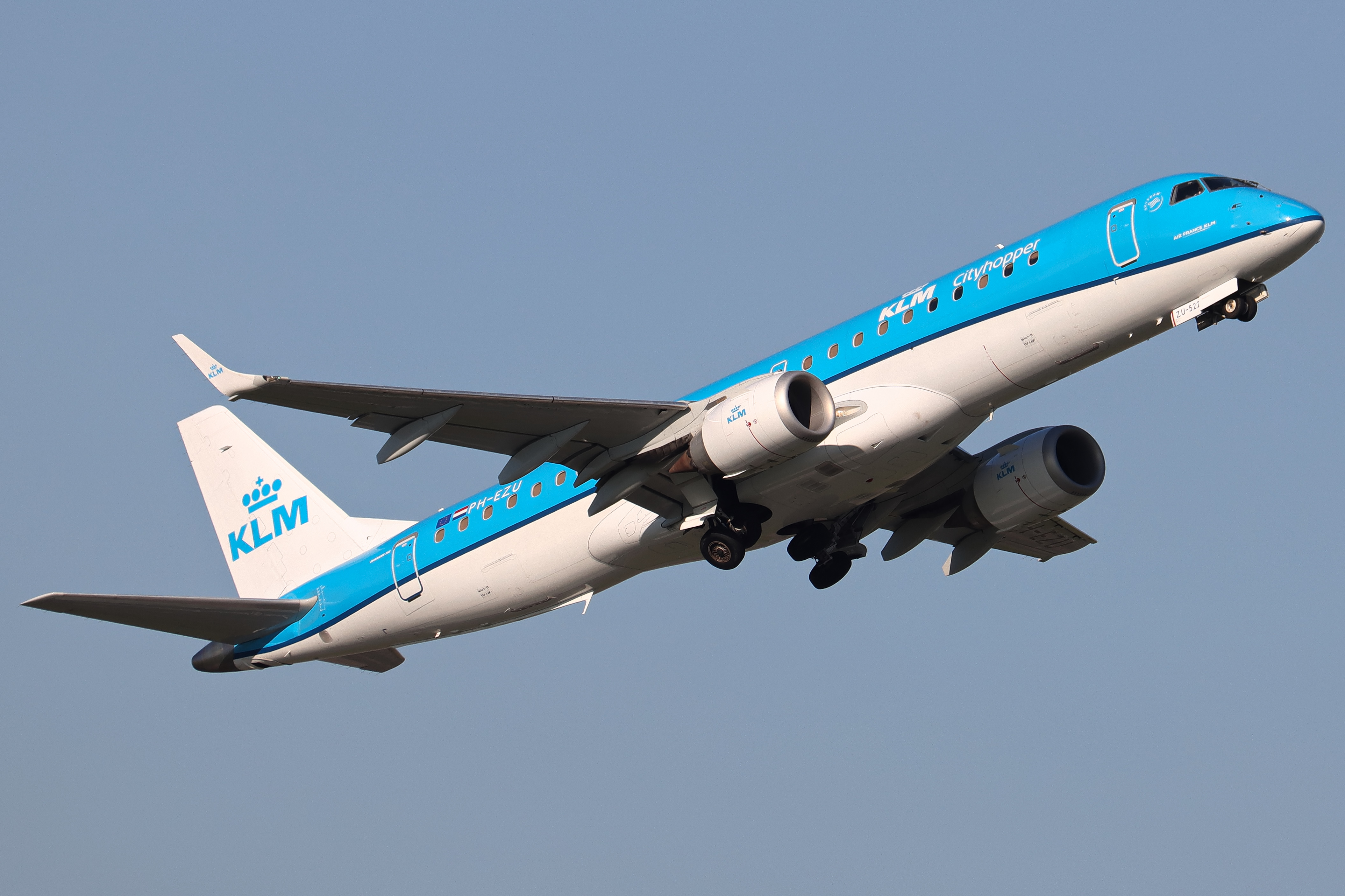 Full size: KLM CityHopper Embraer E190 PH-EZU at Amsterdam Schiphol Airport