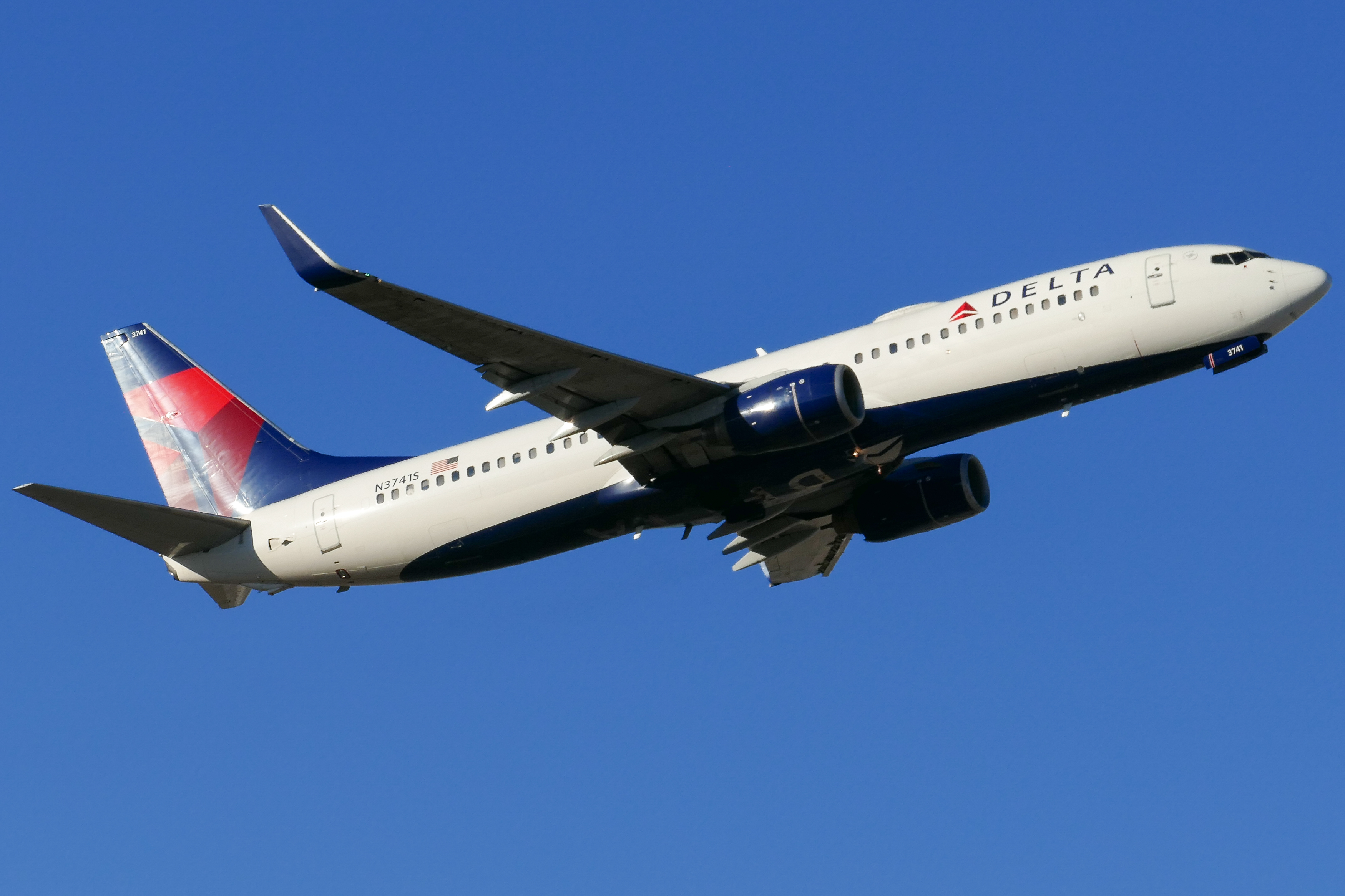 Full size: Delta Airlines Boeing 737-800 N3741S at Austin-Bergstrom International Airport