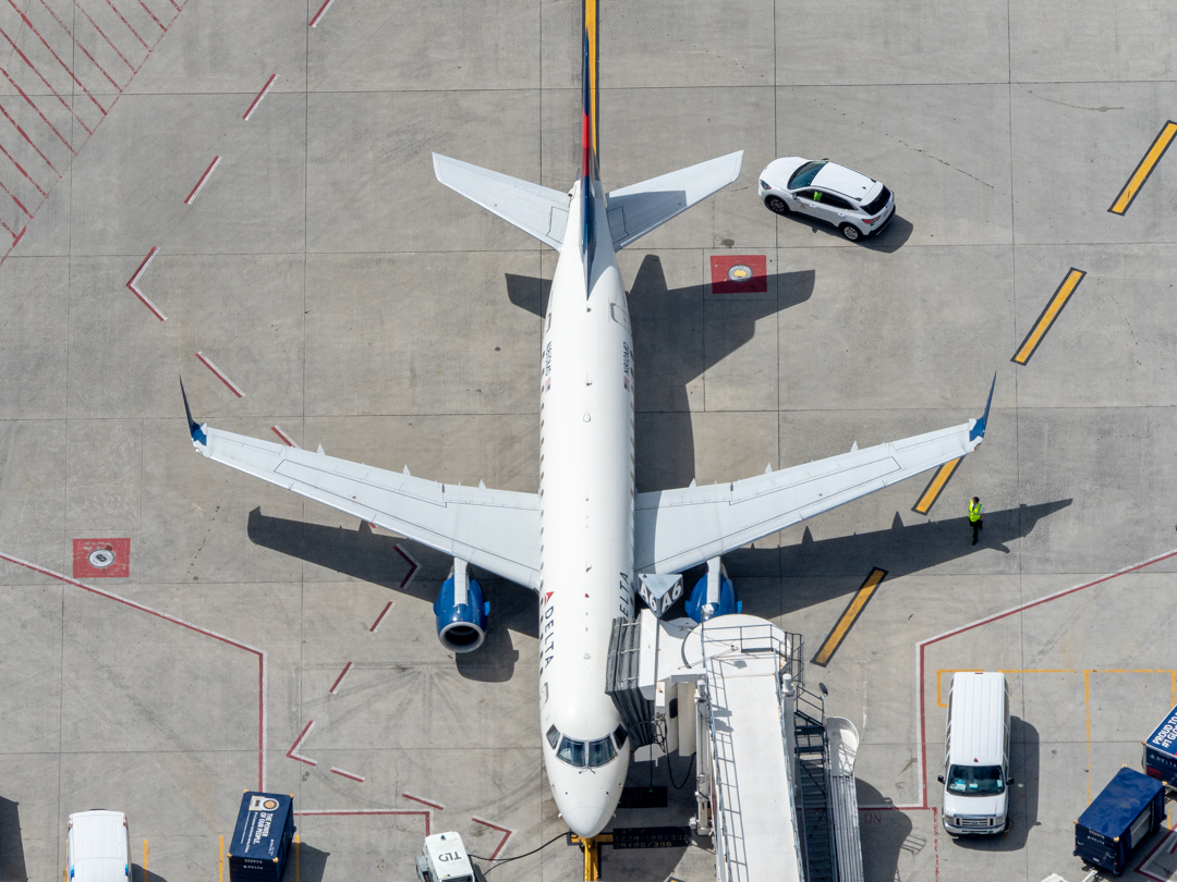 Full size: Delta Connection Embraer E170 N810MD at General Edward Lawrence Logan International Airport