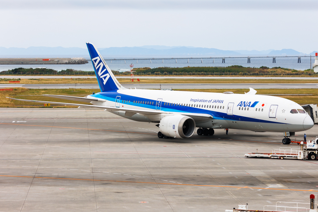 Full size: All Nippon Airways Boeing 787-8 JA819A at Okinawa Naha Airport