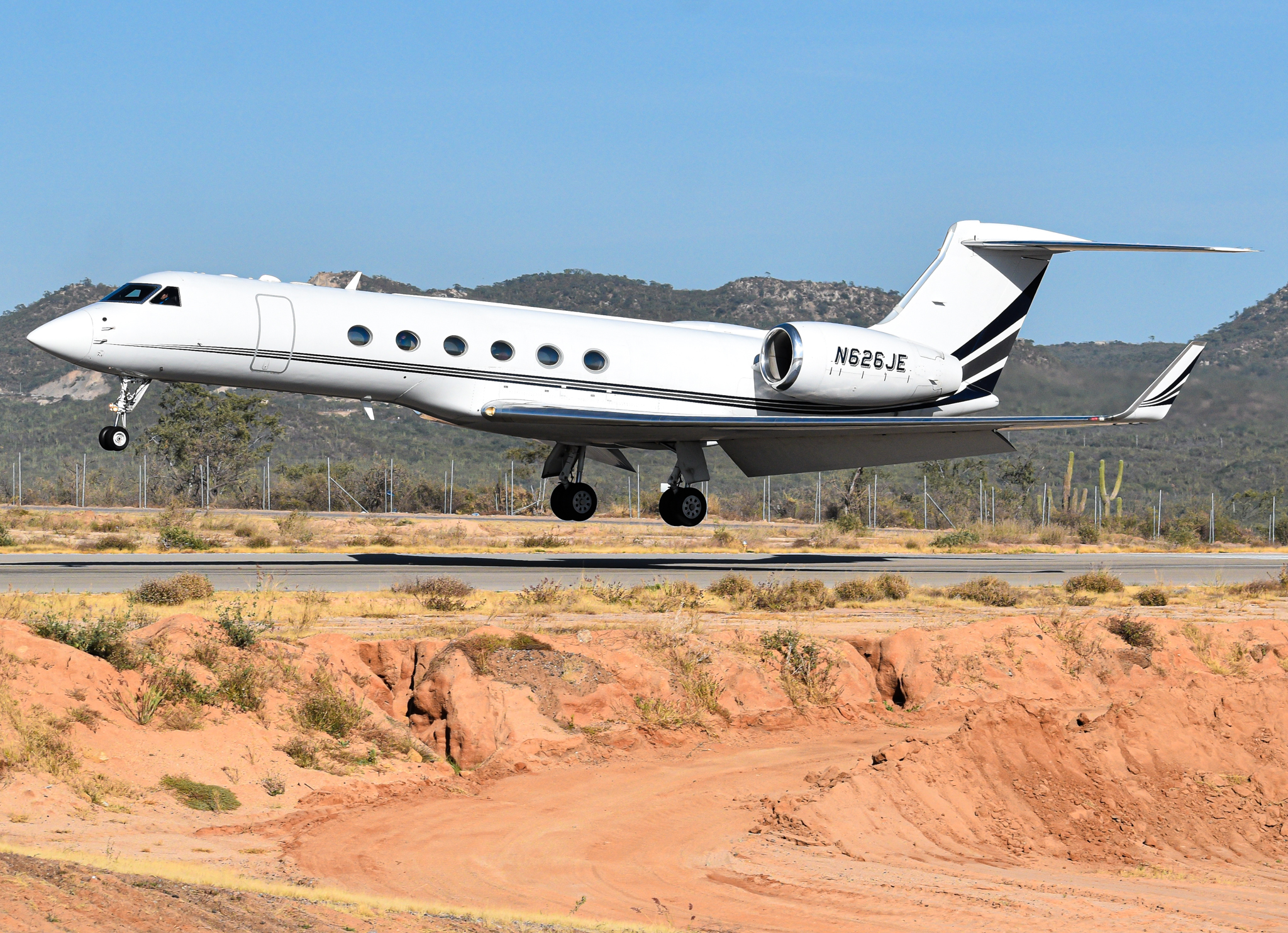 Full size: PRIVATE Gulfstream V N626JE at Aeropuerto de Cabo San Lucas Internacional