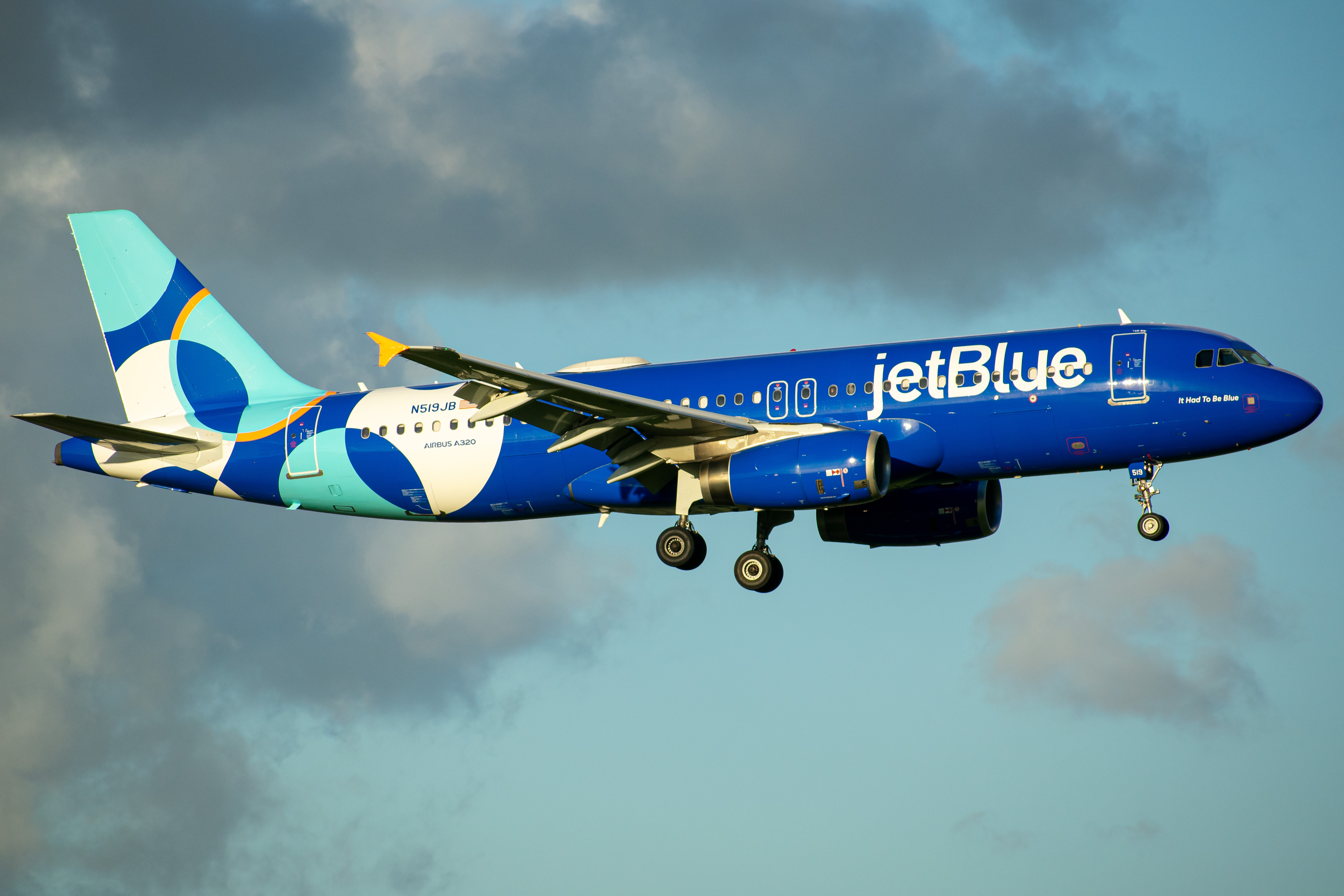 Full size: JetBlue Airways Airbus A320 N519JB at Orlando International Airport