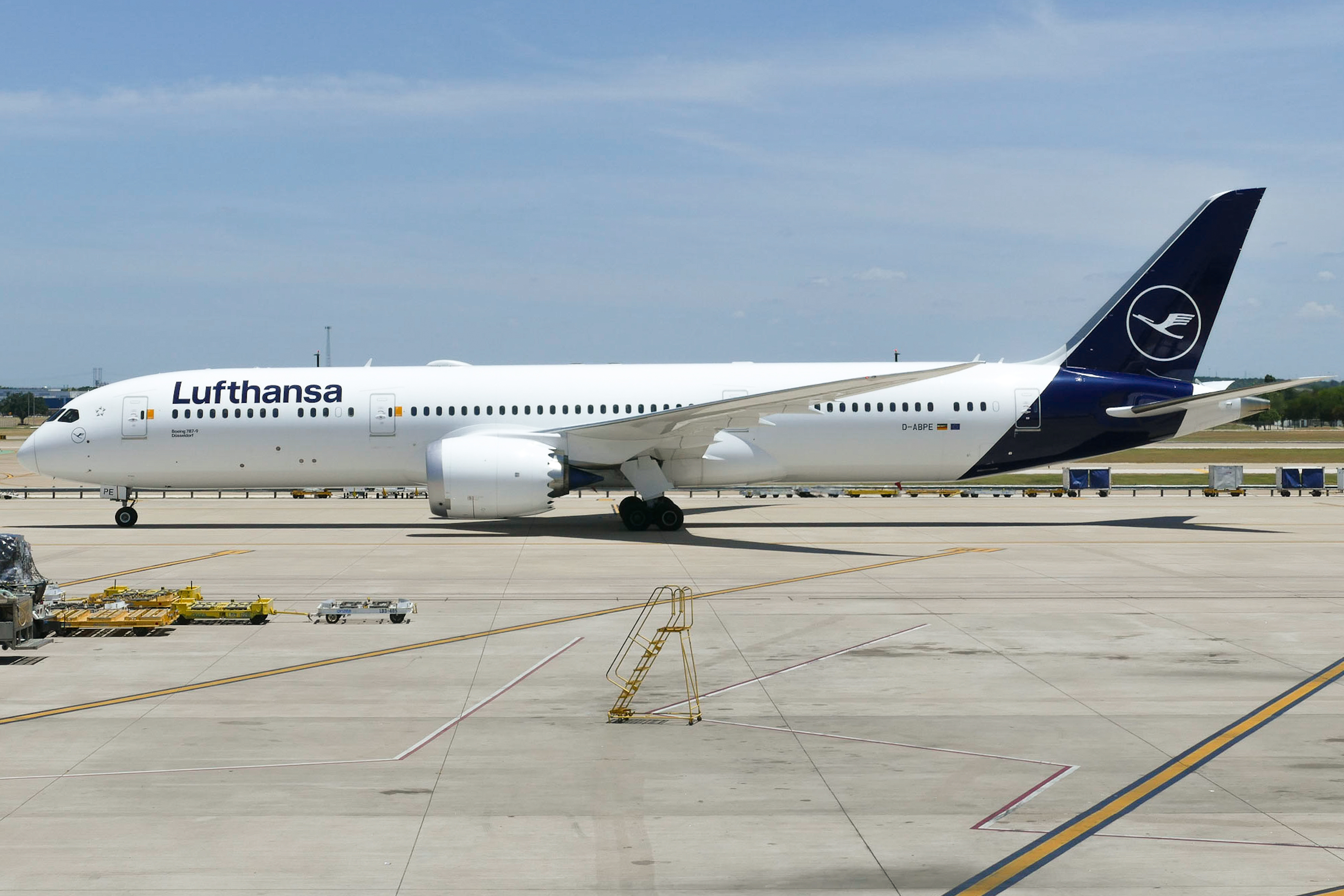 Full size: Lufthansa Boeing 787-9 D-ABPE at Austin-Bergstrom International Airport