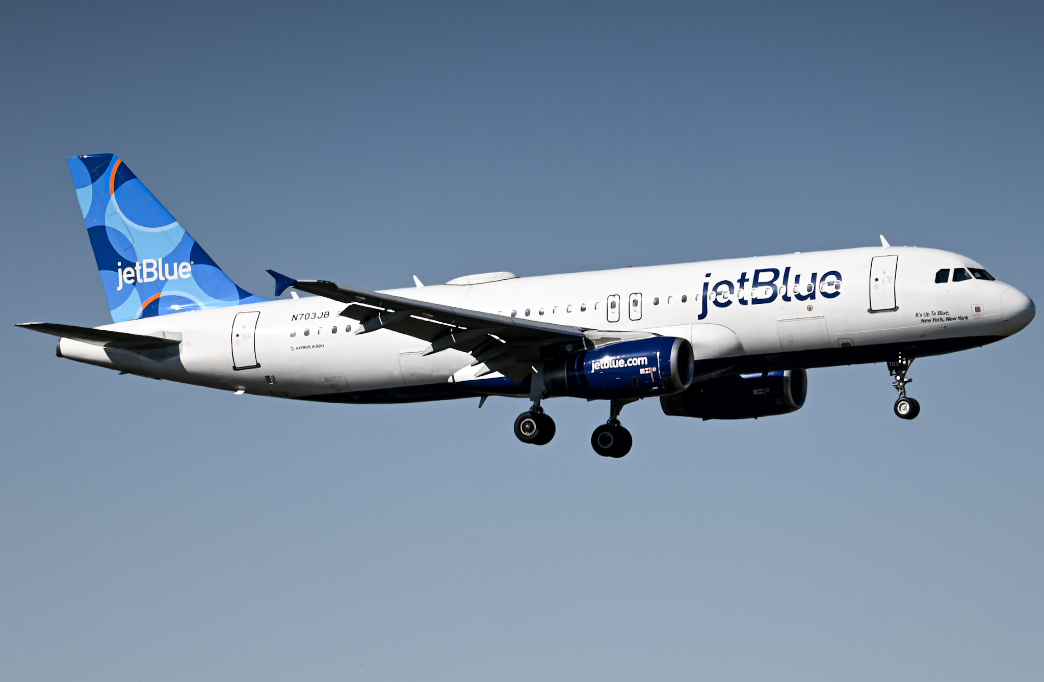 Full size: JetBlue Airways Airbus A320 N703JB at Hartsfield-Jackson Atlanta International Airport