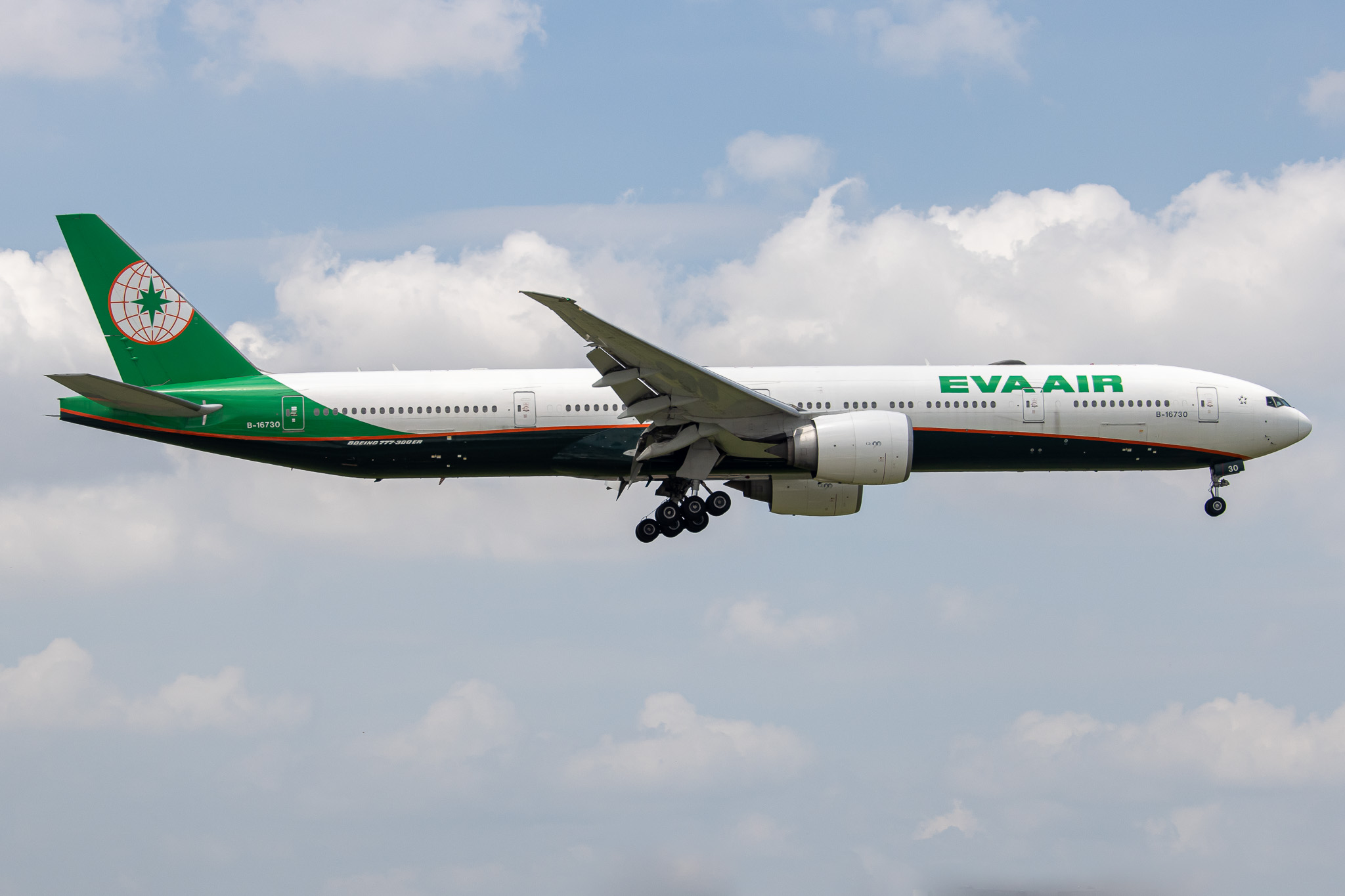 Full size: EVA Air Boeing 777-300ER B-16730 at Tan Son Nhat International Airport
