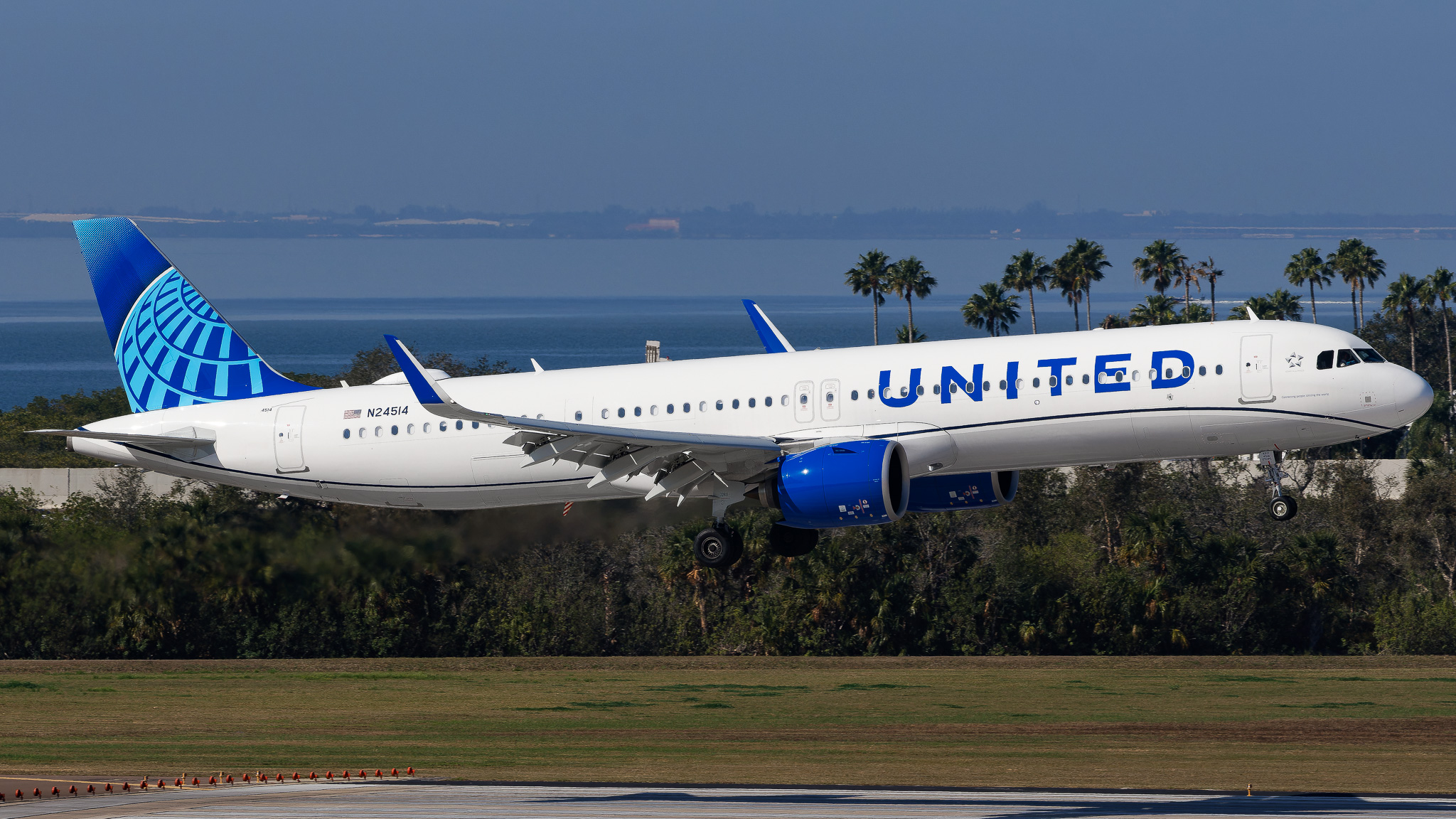 Full size: United Airlines Airbus A321NEO N24514 at Tampa International Airport