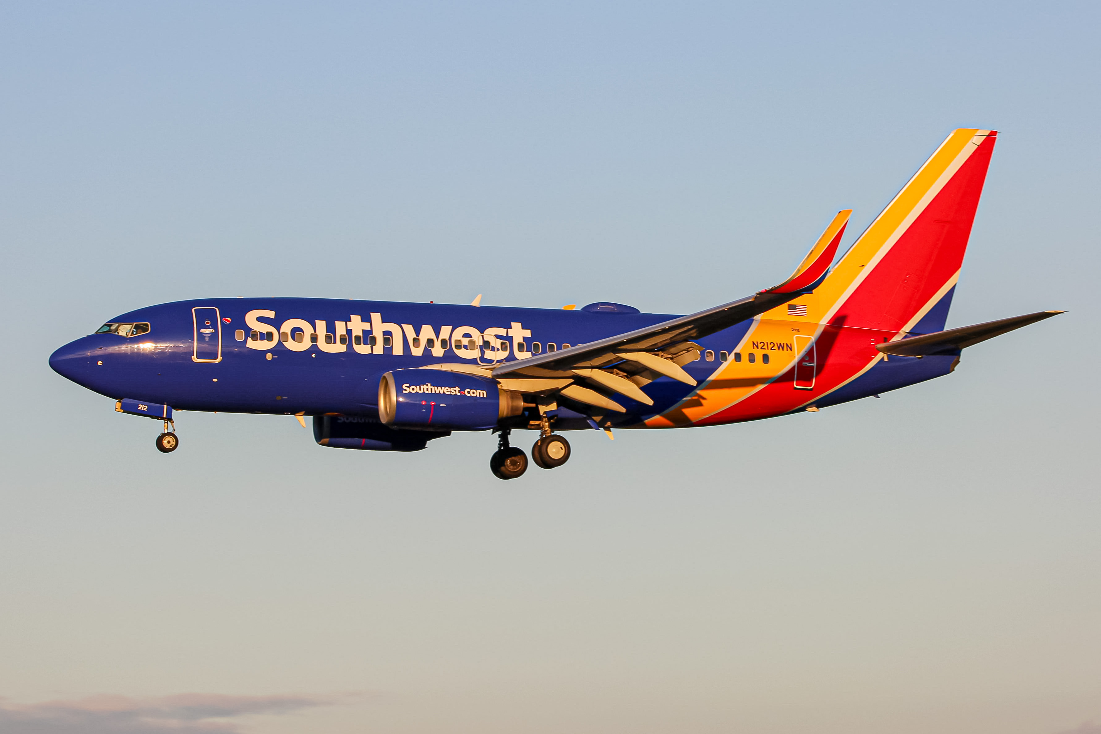 Full size: Southwest Airlines Boeing 737-700 N212WN at Baltimore/Washington International Thurgood Marshall Airport