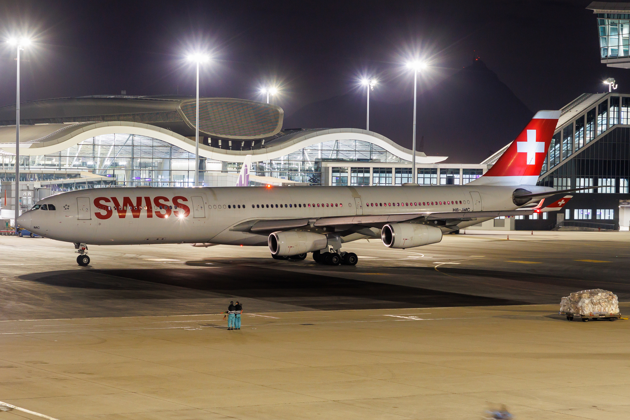 Full size: Swiss International Air Lines Airbus A340-300 HB-JMC at Hong Kong International Airport