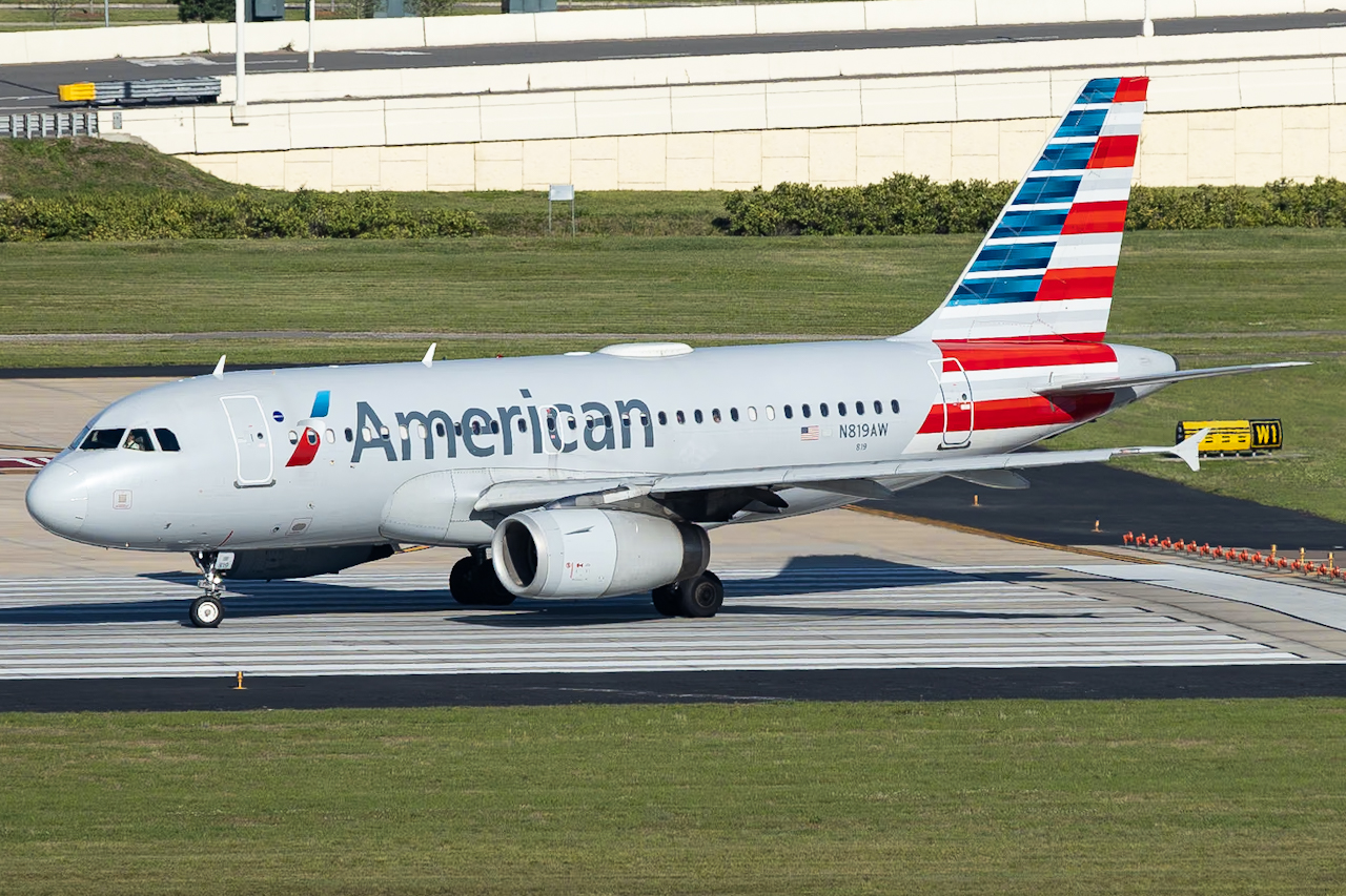 Full size: American Airlines Airbus A319 N819AW at Tampa International Airport