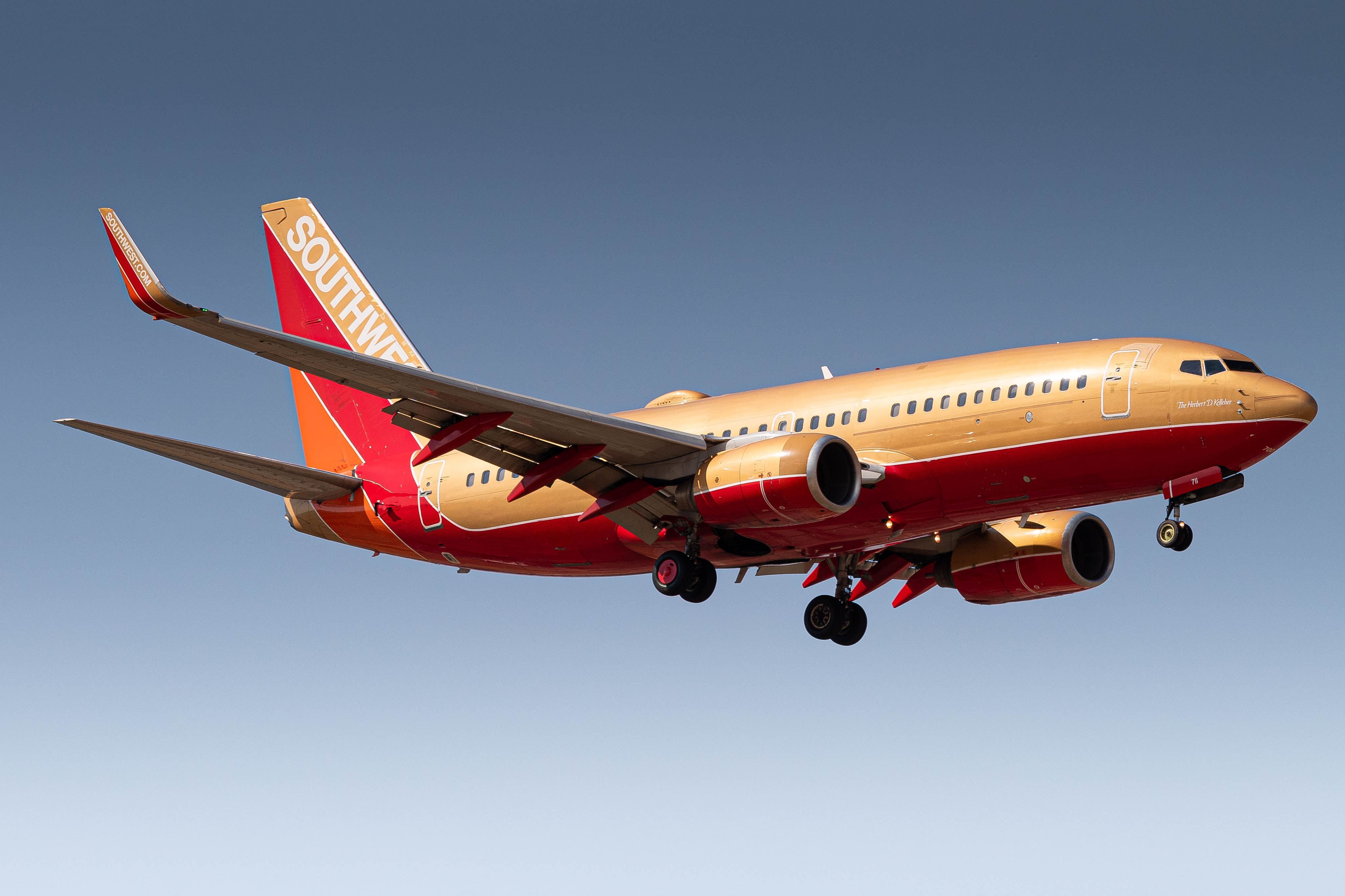Full size: Southwest Airlines Boeing 737-700 N711HK at Boise Air Terminal/Gowen Field