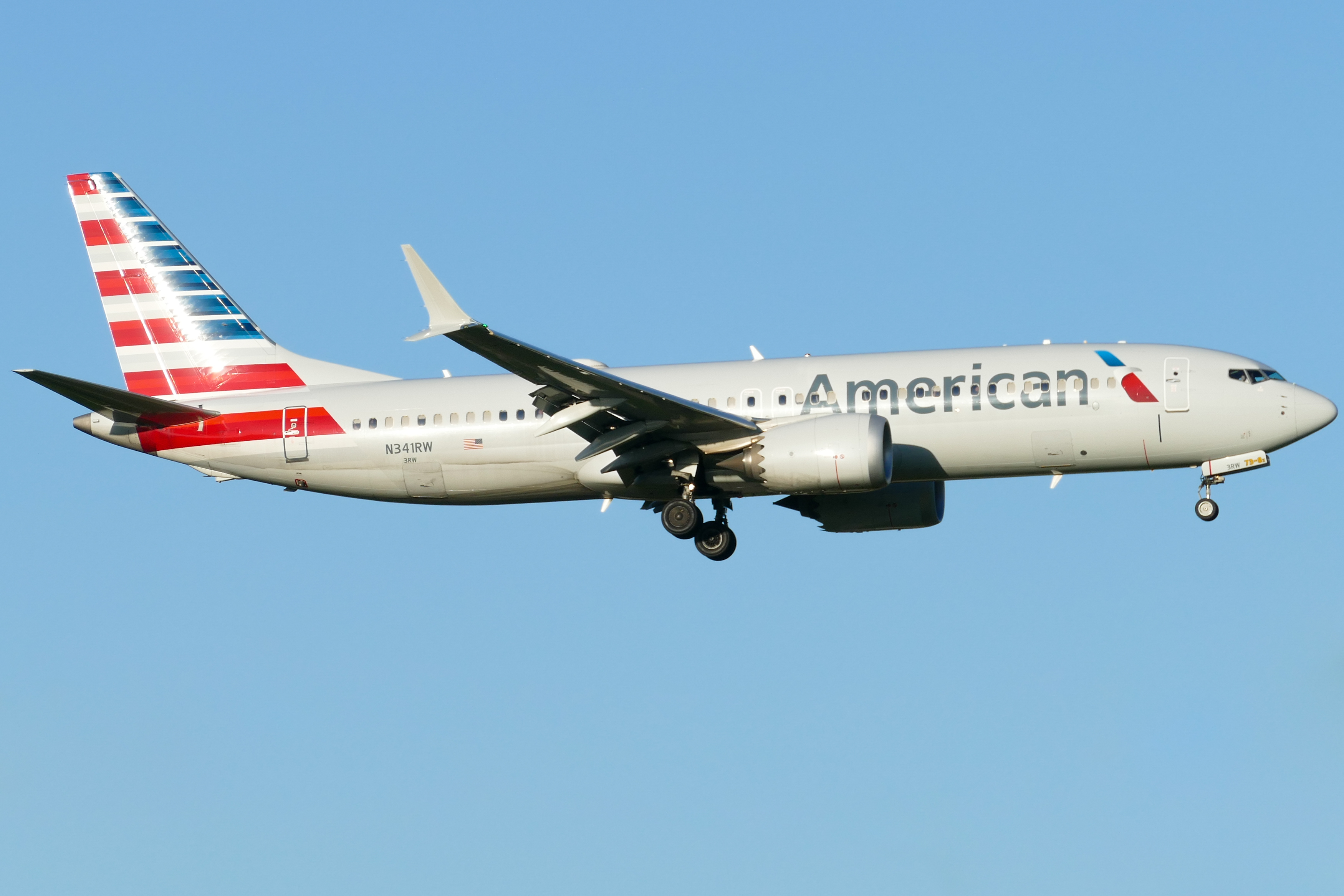 Full size: American Airlines Boeing 737 MAX 8 N341RW at Austin-Bergstrom International Airport
