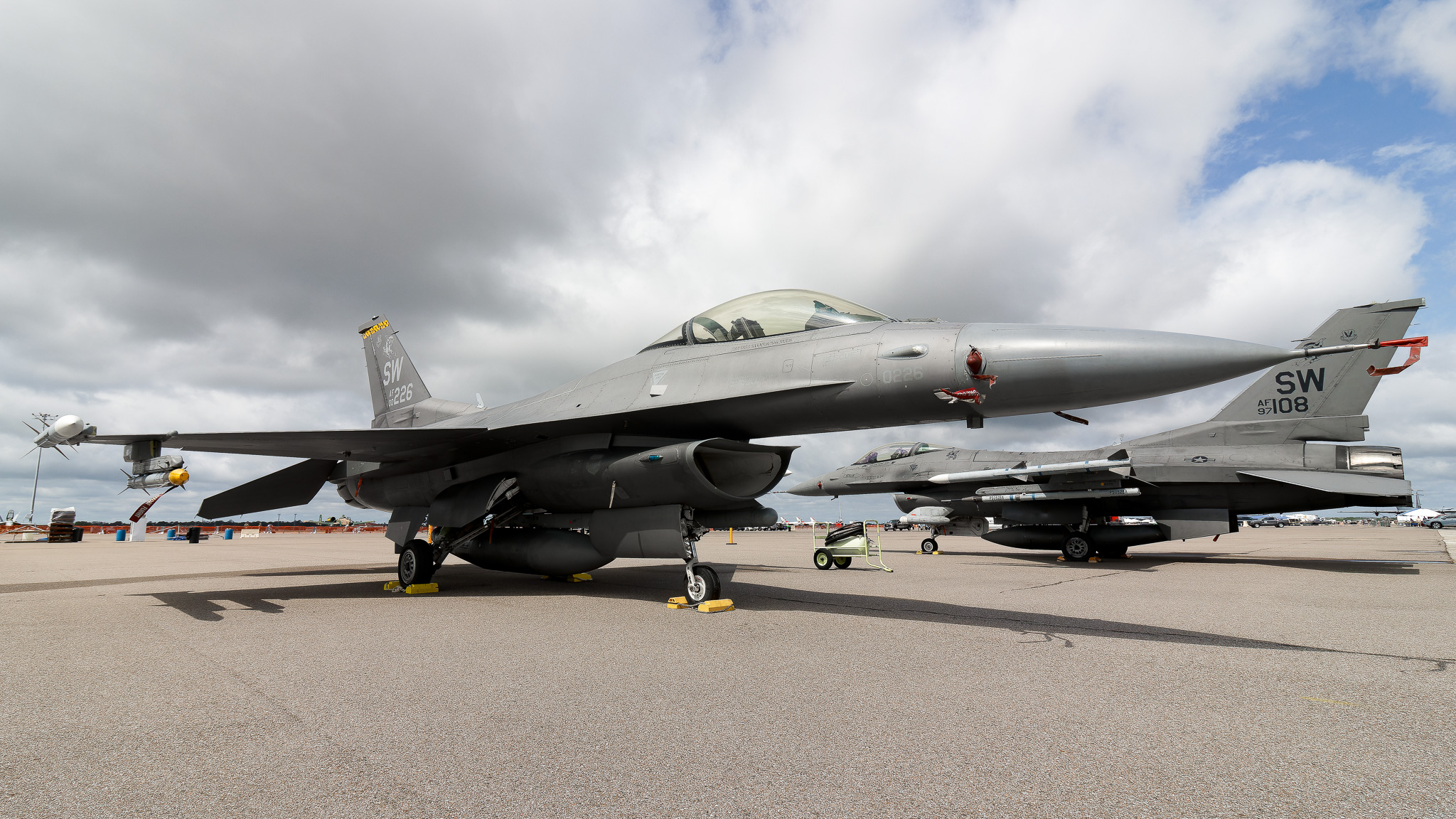 Full size: USAF - United States Air Force General Dynamics F-16 Fighting Falcon 00-0226 at Mac Dill AFB