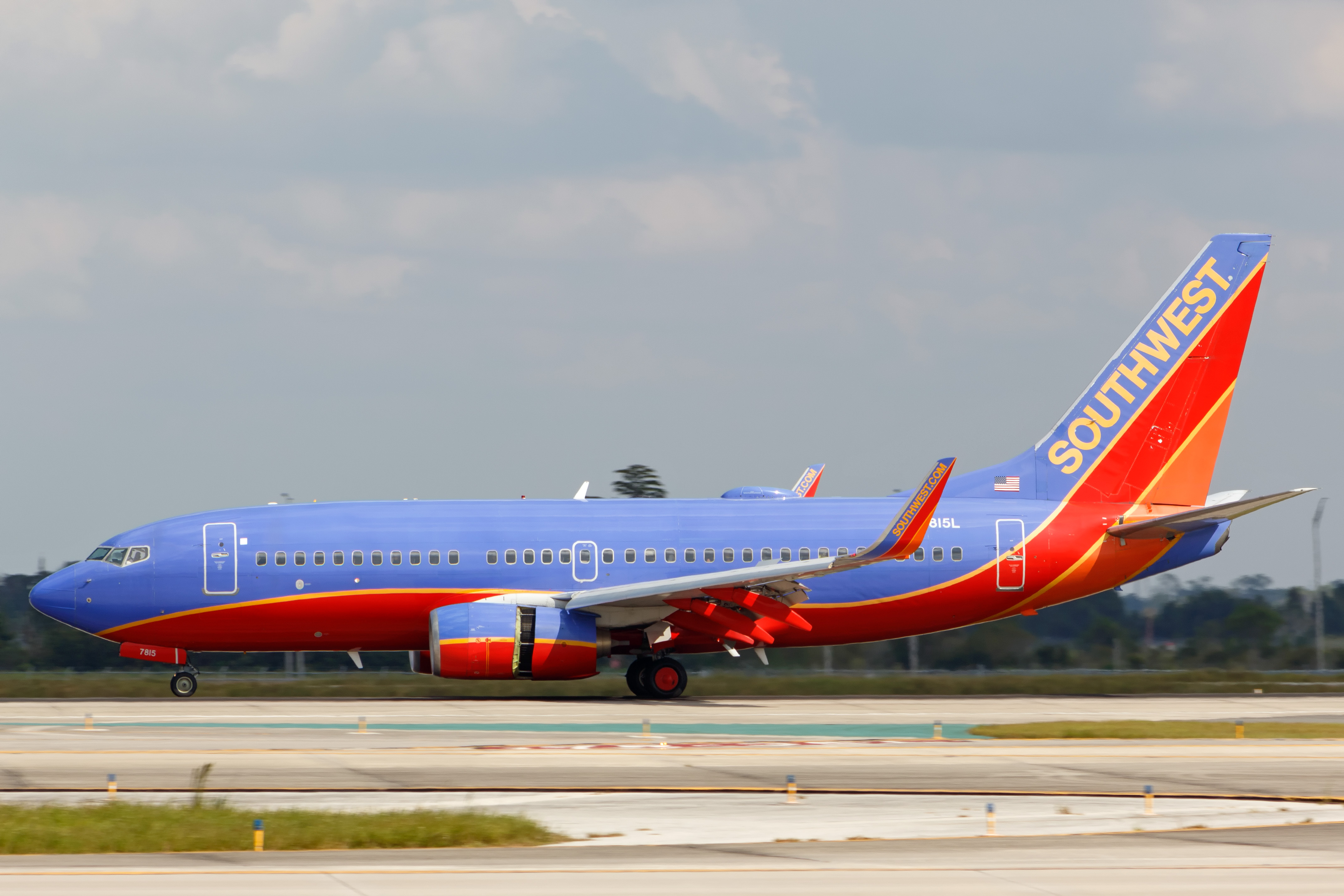 Full size: Southwest Airlines Boeing 737-700 N7815L at Orlando International Airport
