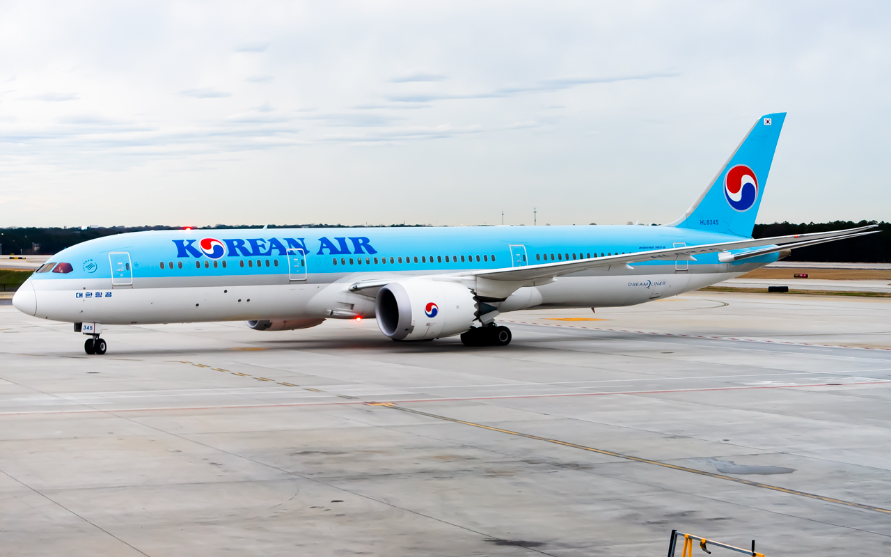 Full size: Korean Air Boeing 787-9 HL8345 at Hartsfield-Jackson Atlanta International Airport