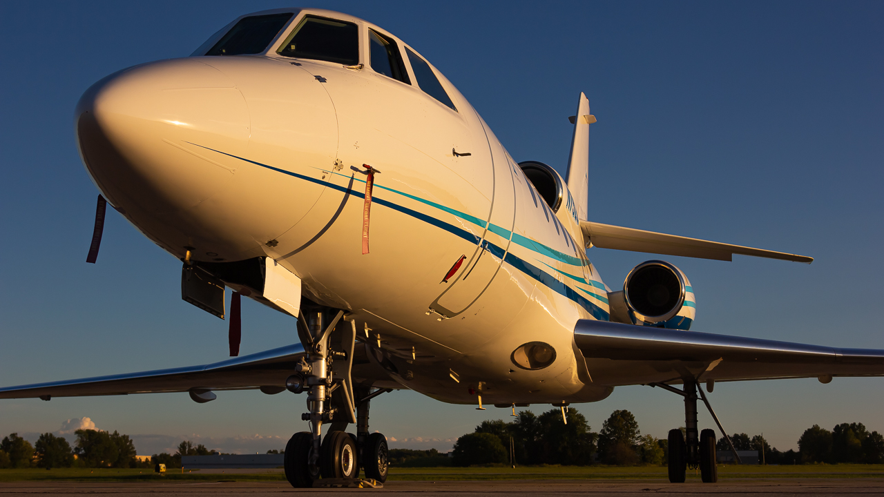 Full size: PRIVATE Dassault Falcon 50 N752JC at Delaware Municipal Airport