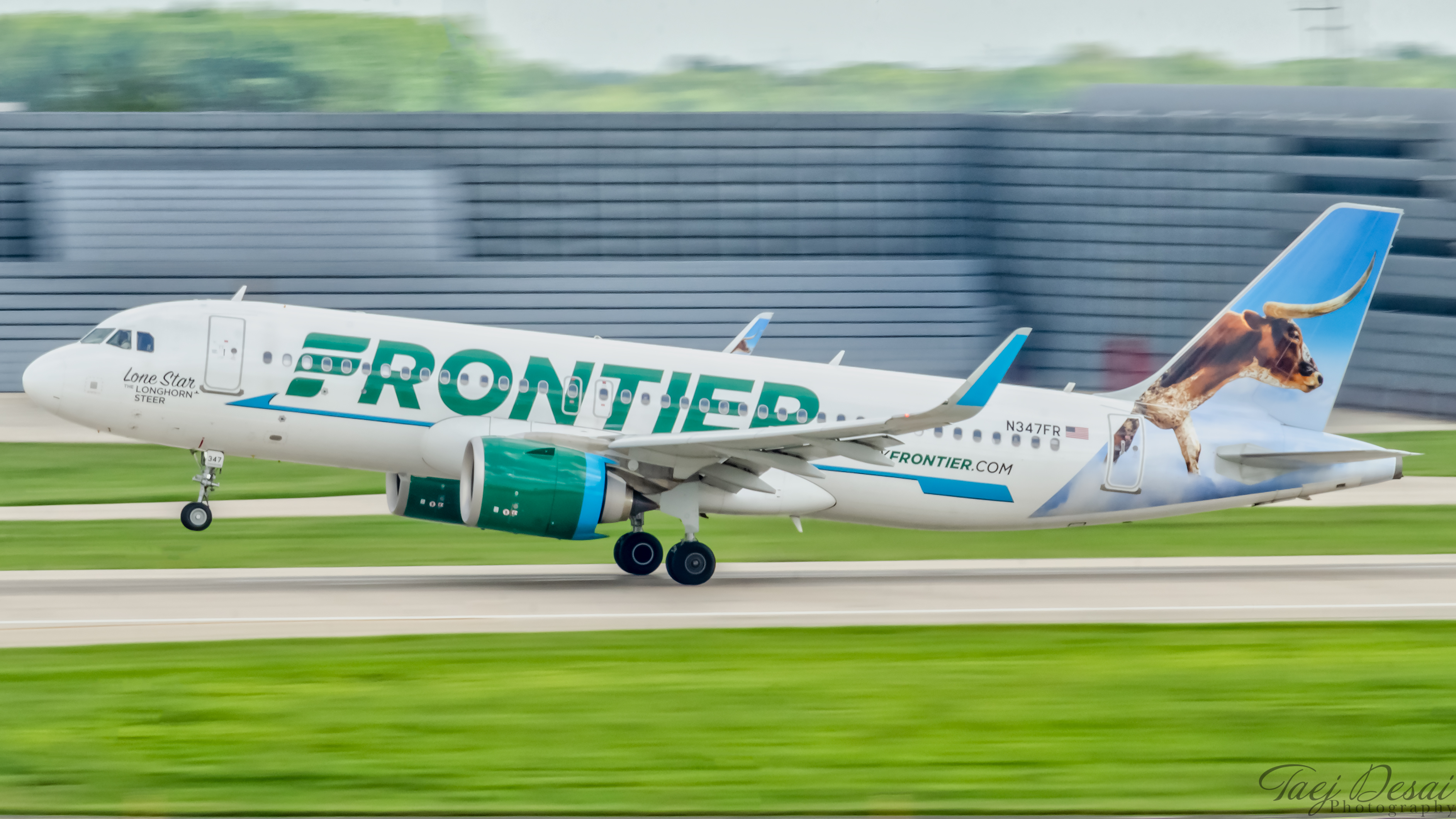 Full size: Frontier Airlines Airbus A320NEO N347FR at General Mitchell International Airport