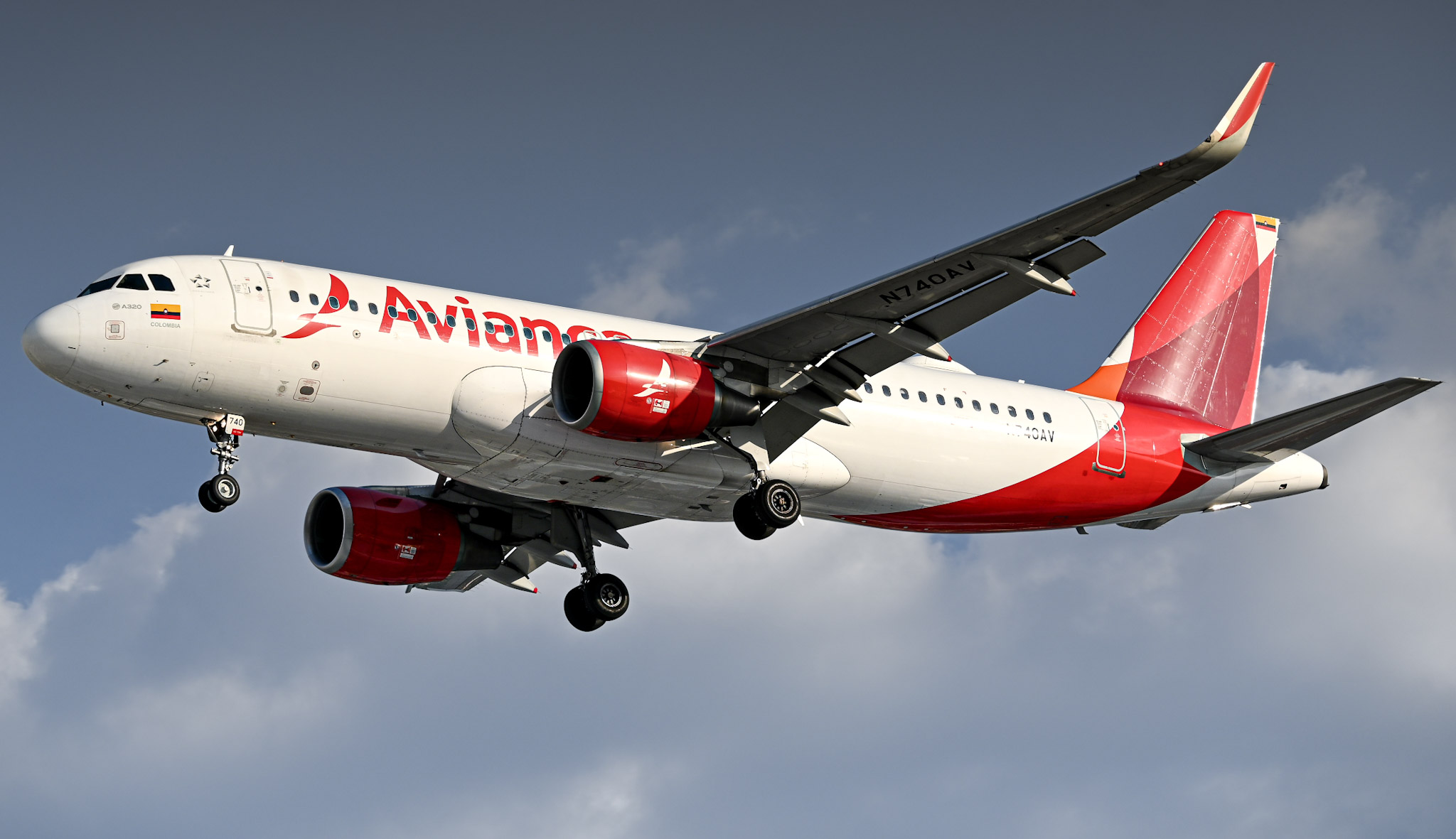 Full size: Avianca Airbus A320 N740AV at Mexico City International Airport