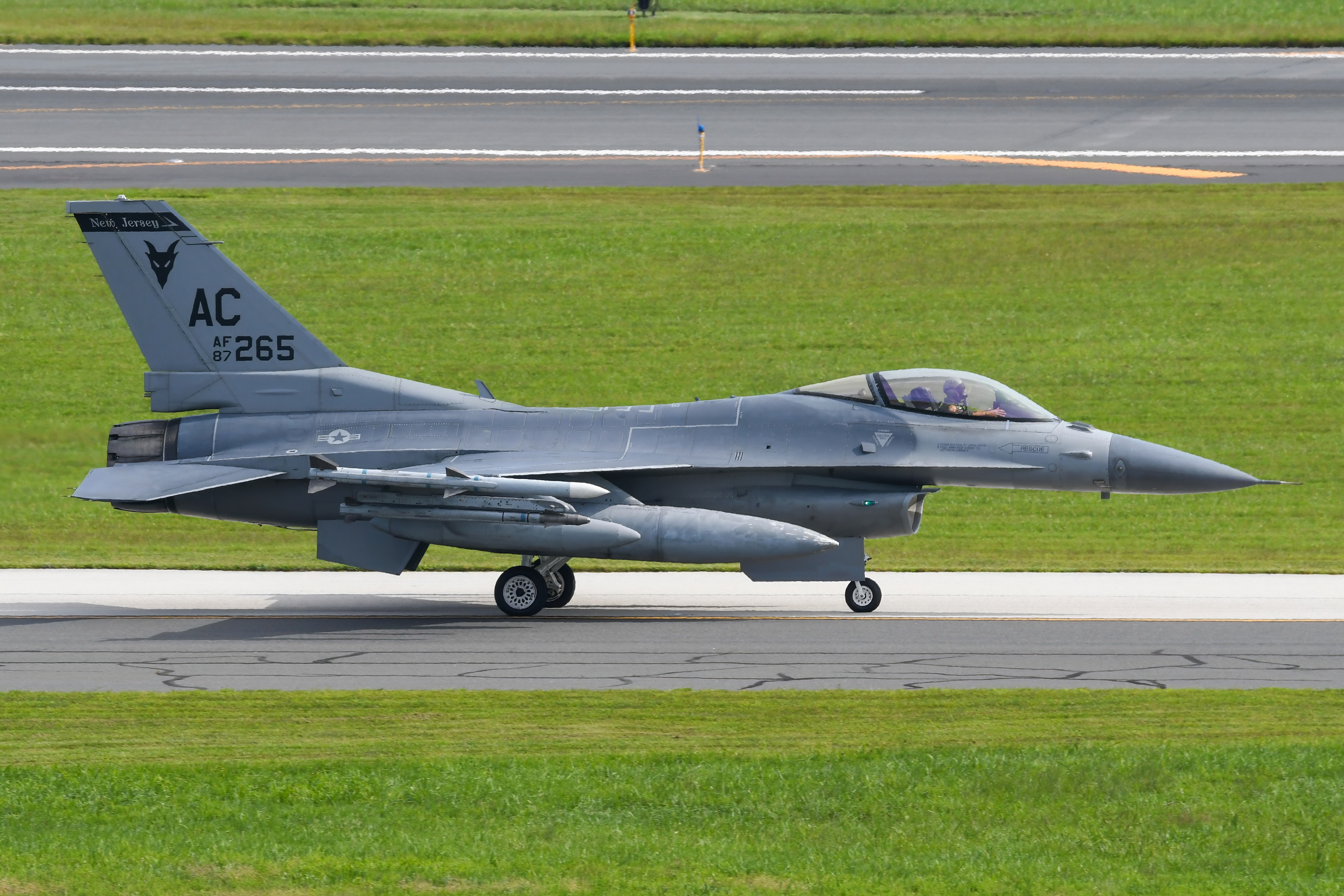 Full size: USAF - United States Air Force General Dynamics F-16C Fighting Falcon 87-0265 at Atlantic City International Airport