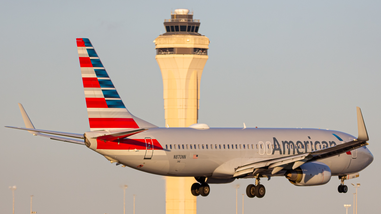 Full size: American Airlines Boeing 737-800 N870NN at Miami International Airport