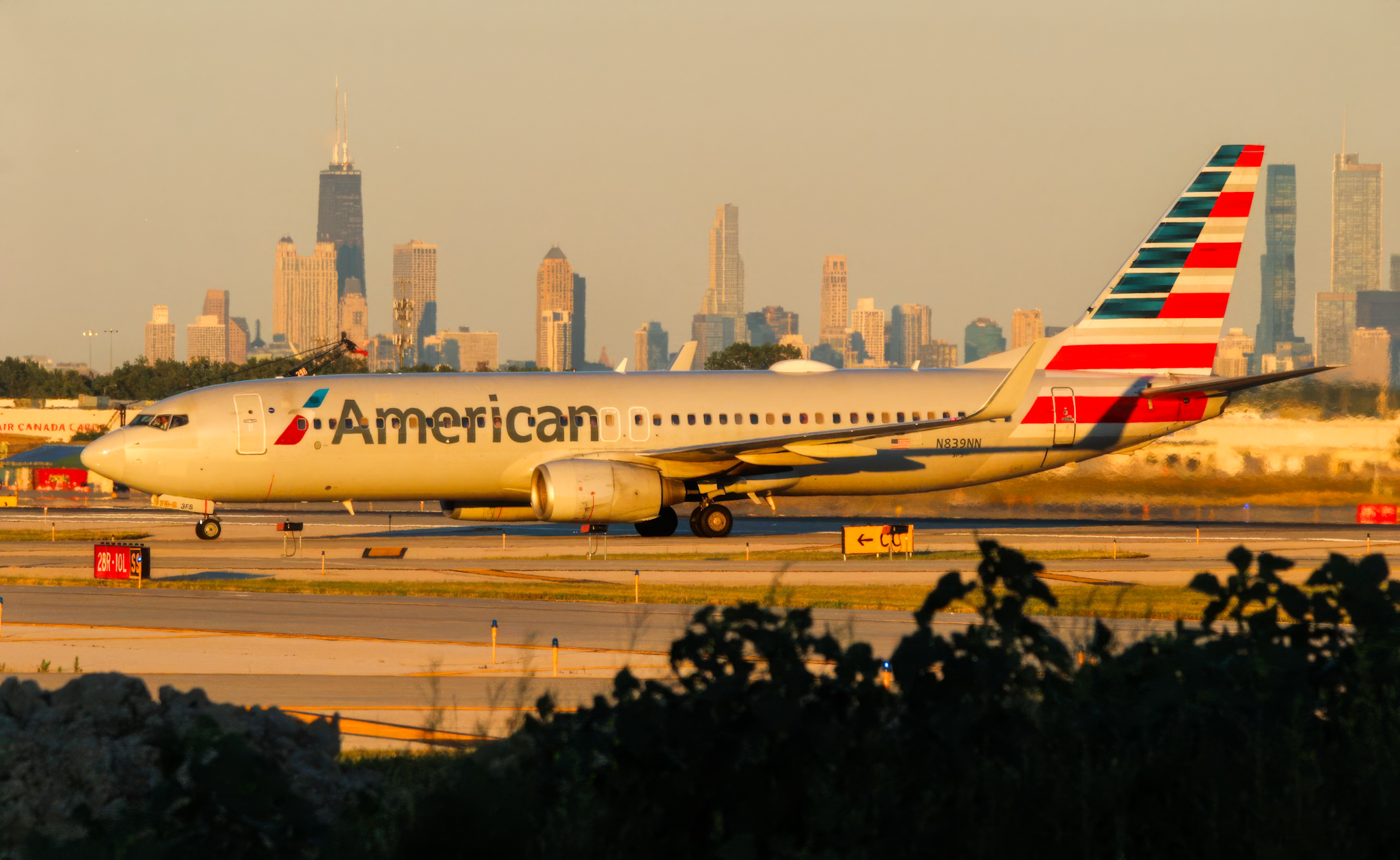 Full size: American Airlines Boeing 737-800 N839NN at Chicago O'Hare International Airport