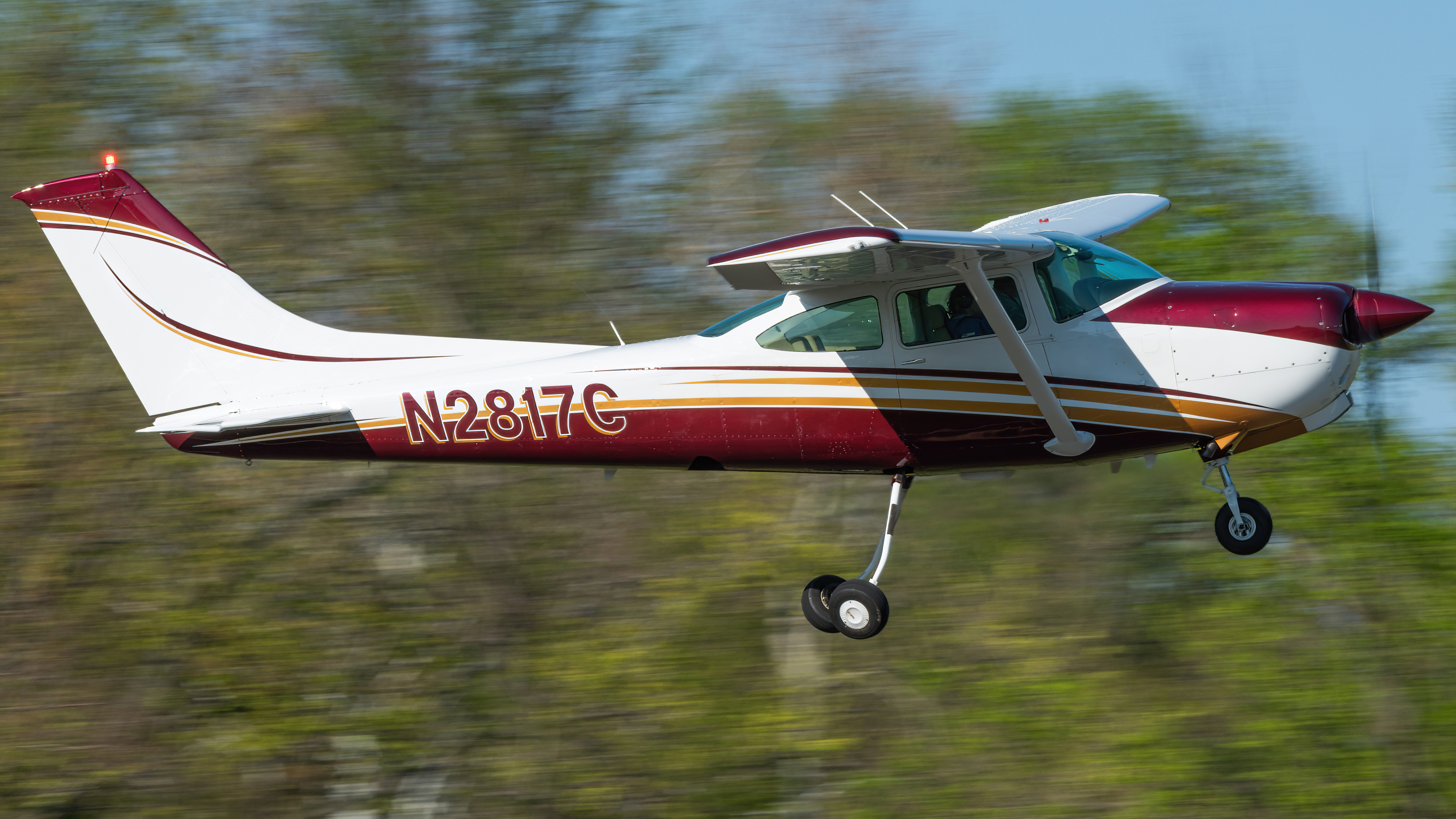 Full size: PRIVATE Cessna 182 Skylane N2817C at College Park Airport