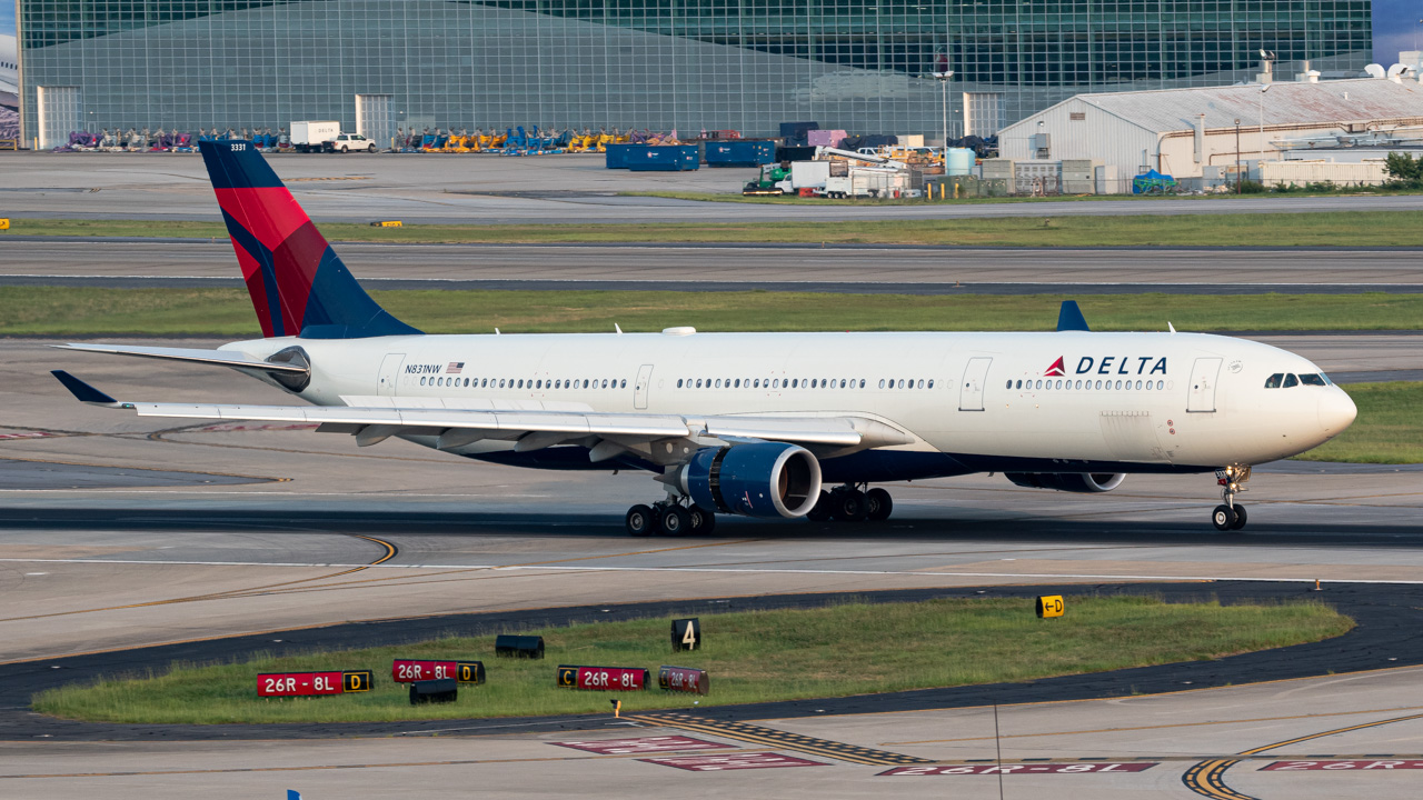 Full size: Delta Airlines Airbus A330-300 N831NW at Hartsfield-Jackson Atlanta International Airport
