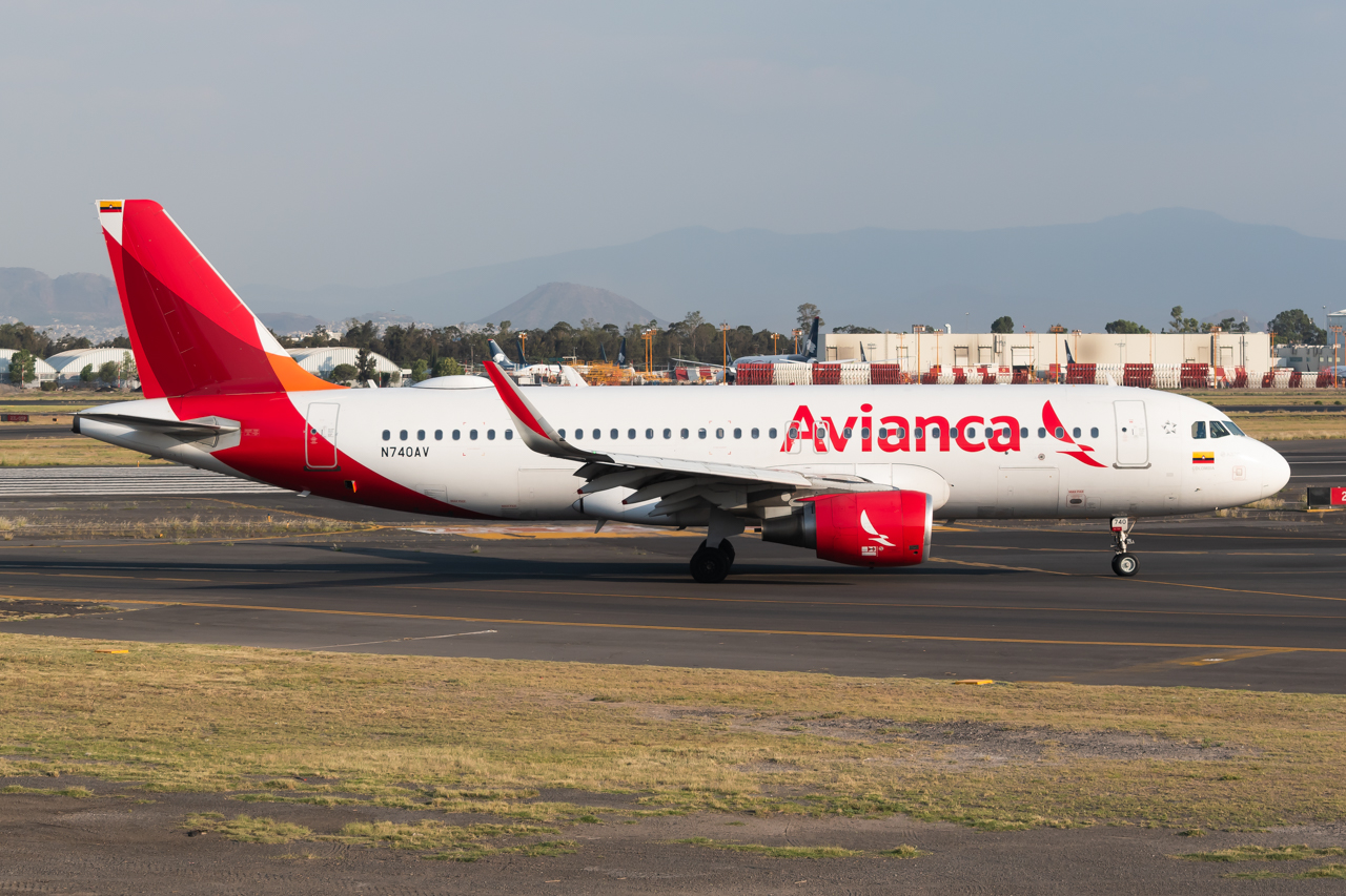 Full size: Avianca Airbus A320 N740AV at Mexico City International Airport