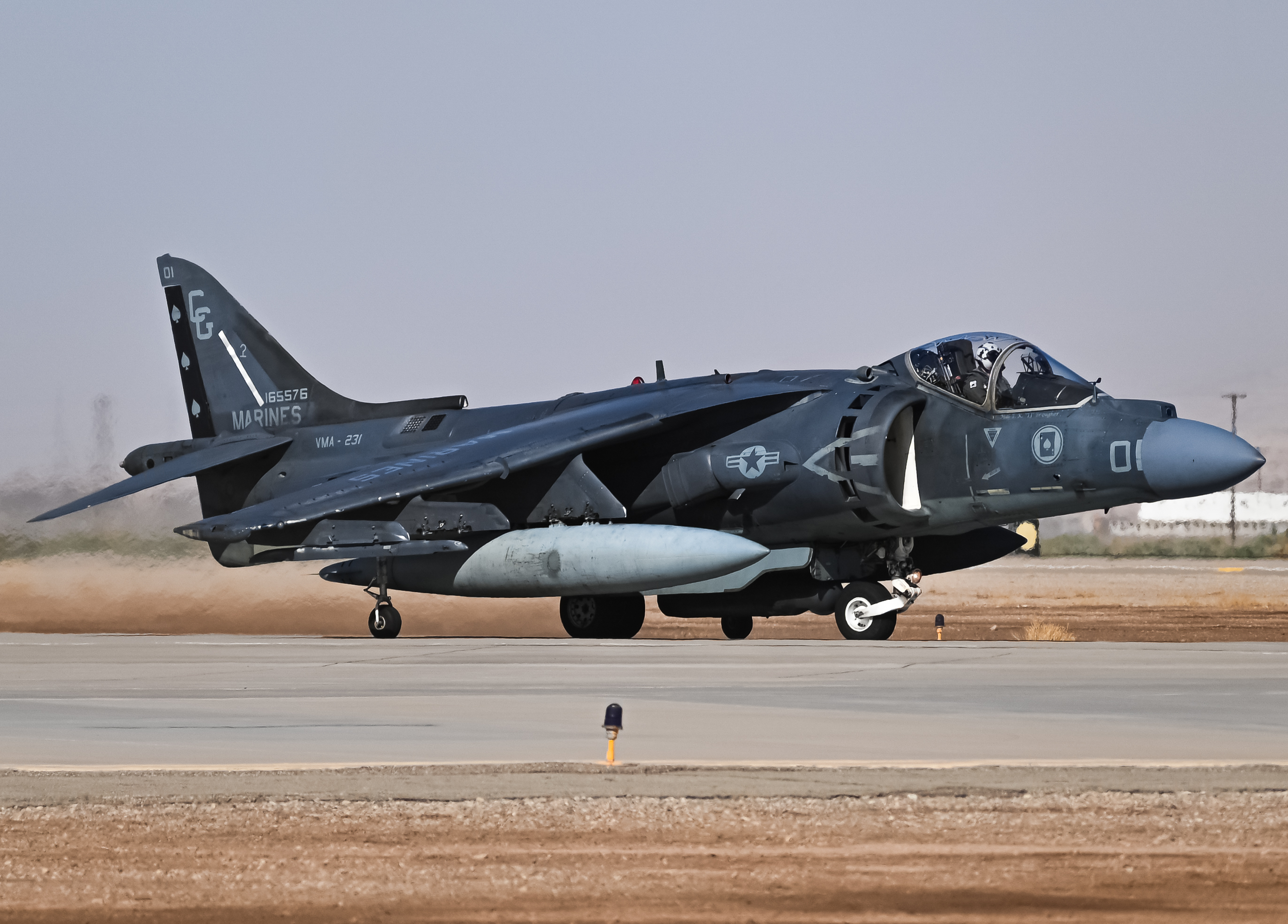 Full size: USMC - United States Marine Corp McDonnell Douglas AV-8B Harrier II 165576 at Naval Air